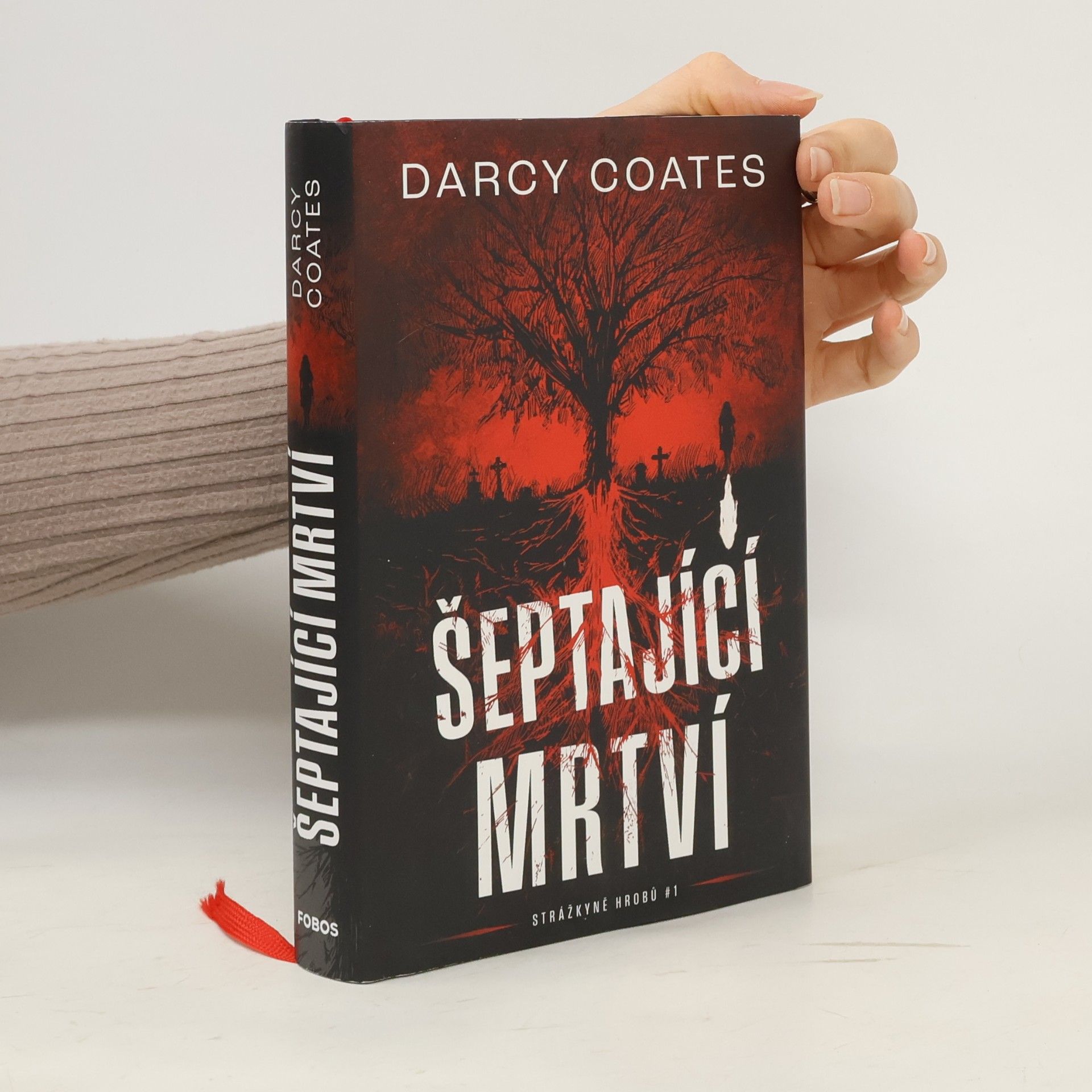 Darcy Coates Šeptající mrtví