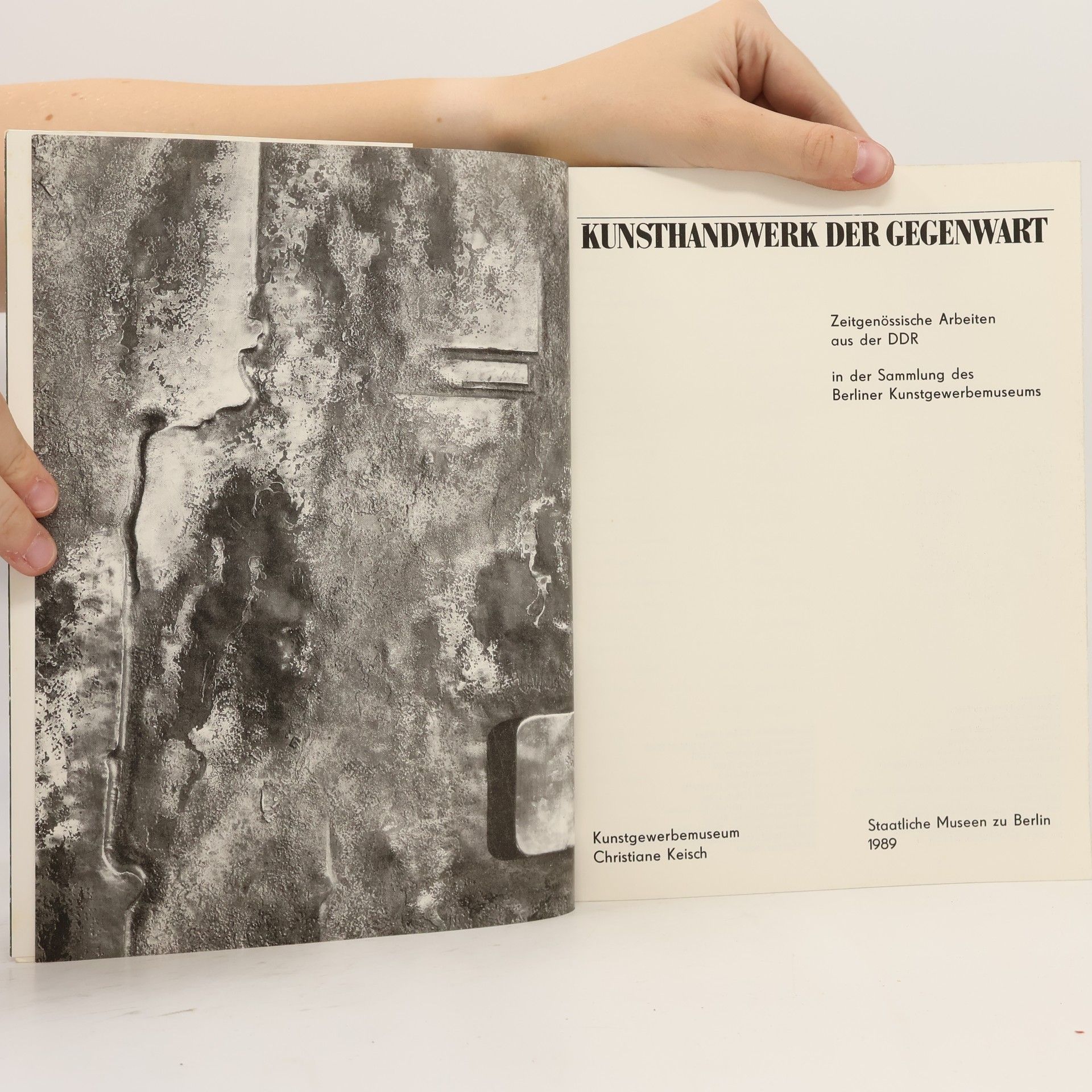 Autorenkollektiv Kunsthandwerk der Gegenwart : Zeitgenössische Arbeiten aus der ehemaligen DDR im Kunstgewerbemuseum - Staatliche Museen zu Berlin