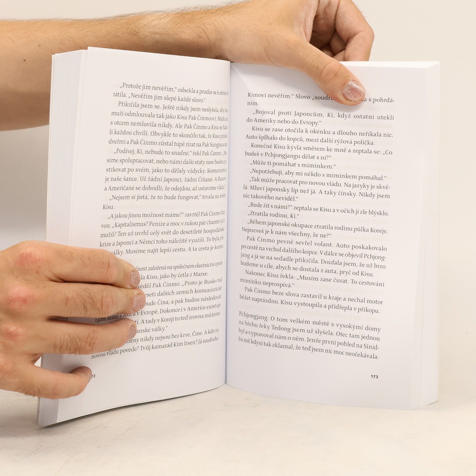 William W. Andrews Dcery dvouhlavého draka : příběh "ženy pro útěchu"