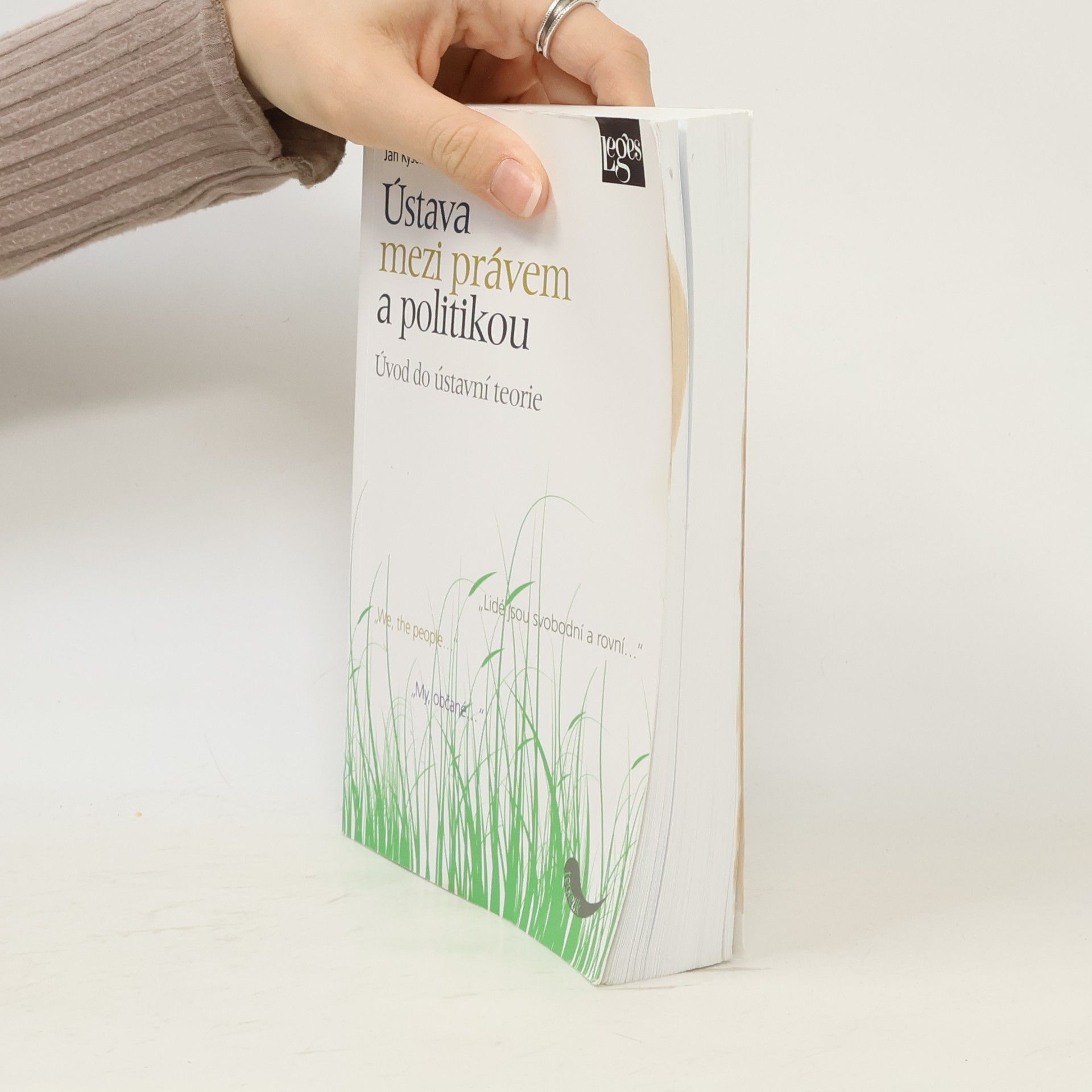 Jan Kysela Ústava mezi právem a politikou. Úvod do ústavní teorie