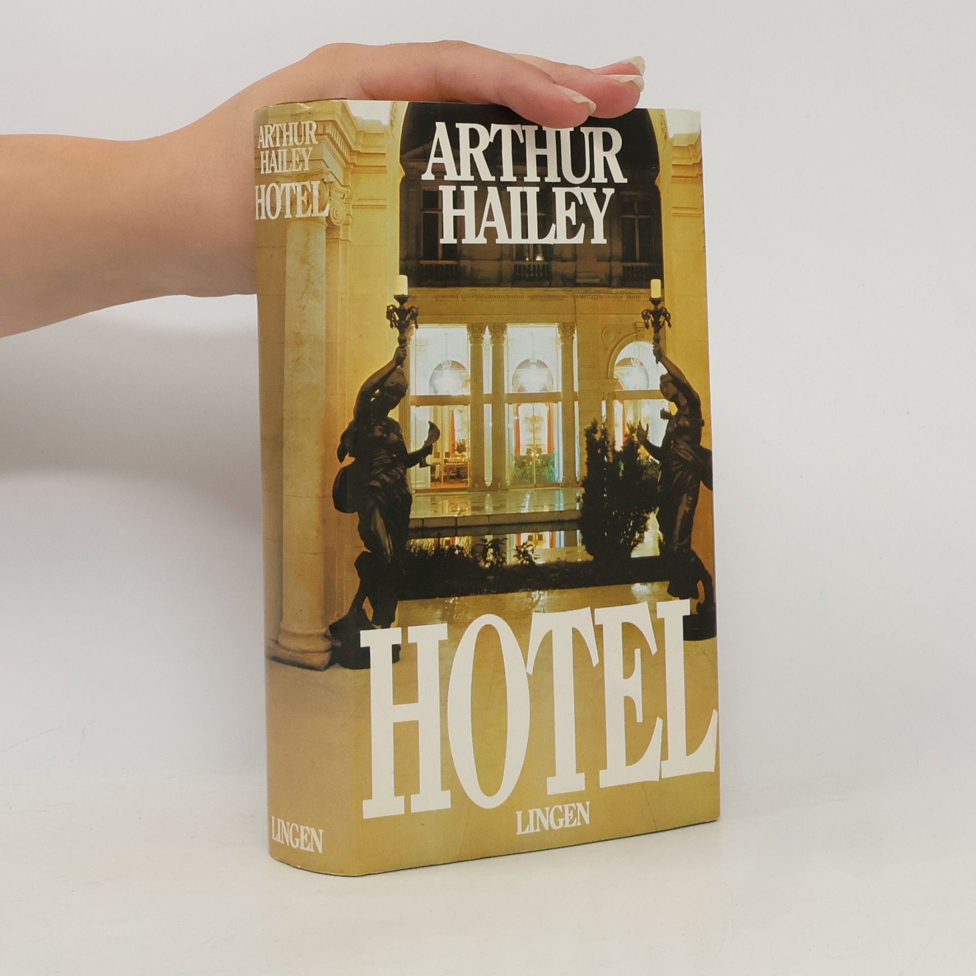 Arthur Hailey Hotel