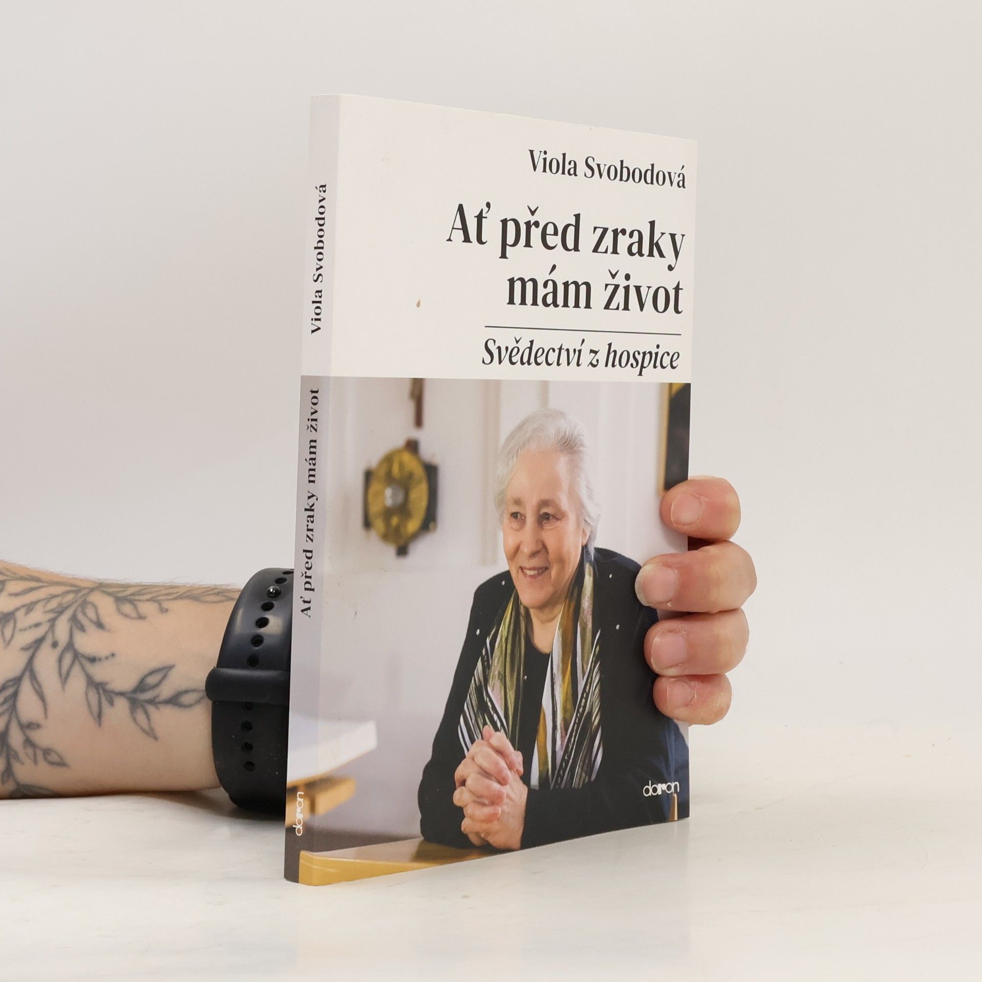 Viola Svobodová Ať před zraky mám život - Svědectví z hospice