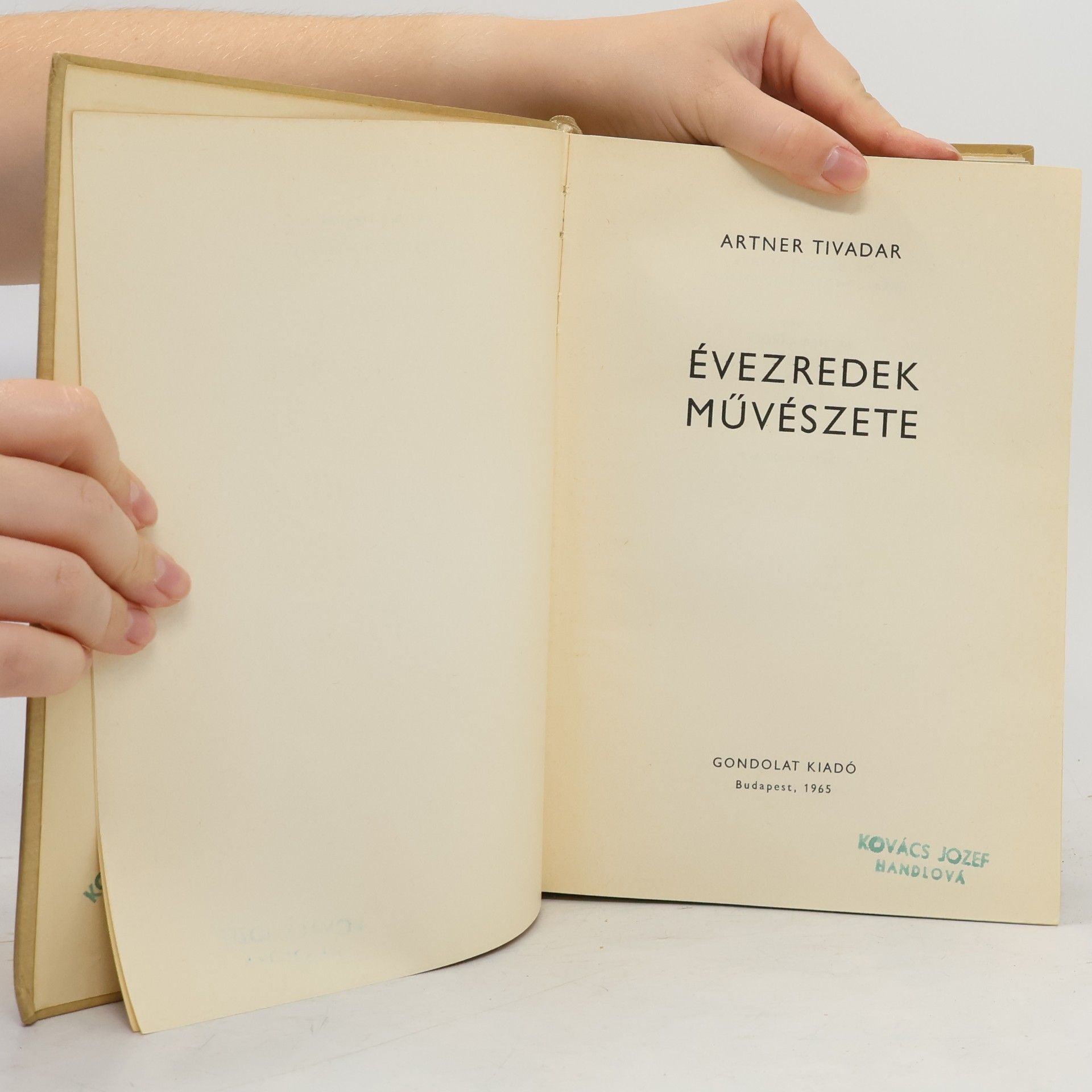 Autorenkollektiv Evezredek müveszete