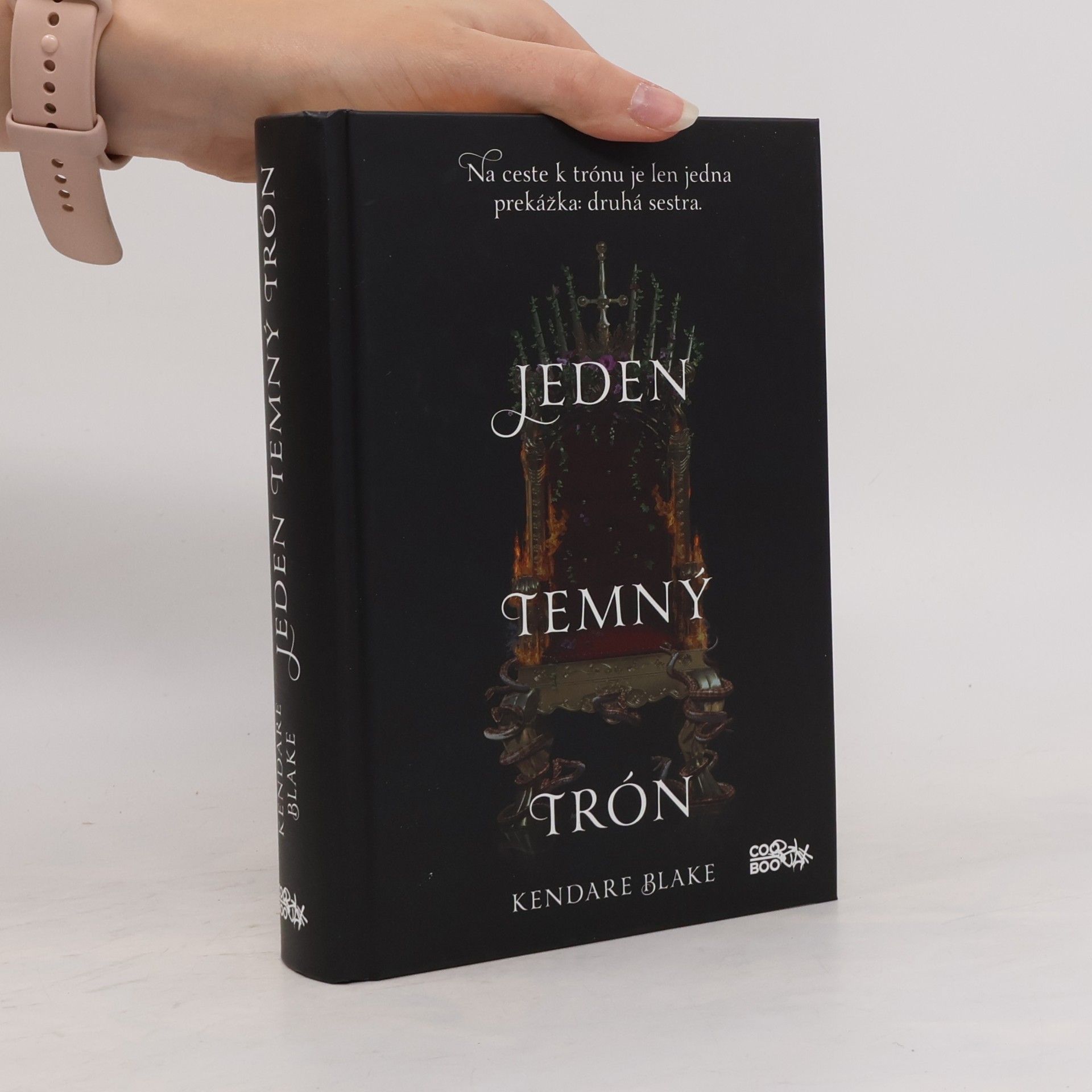 Kendare Blake Jeden temný trón