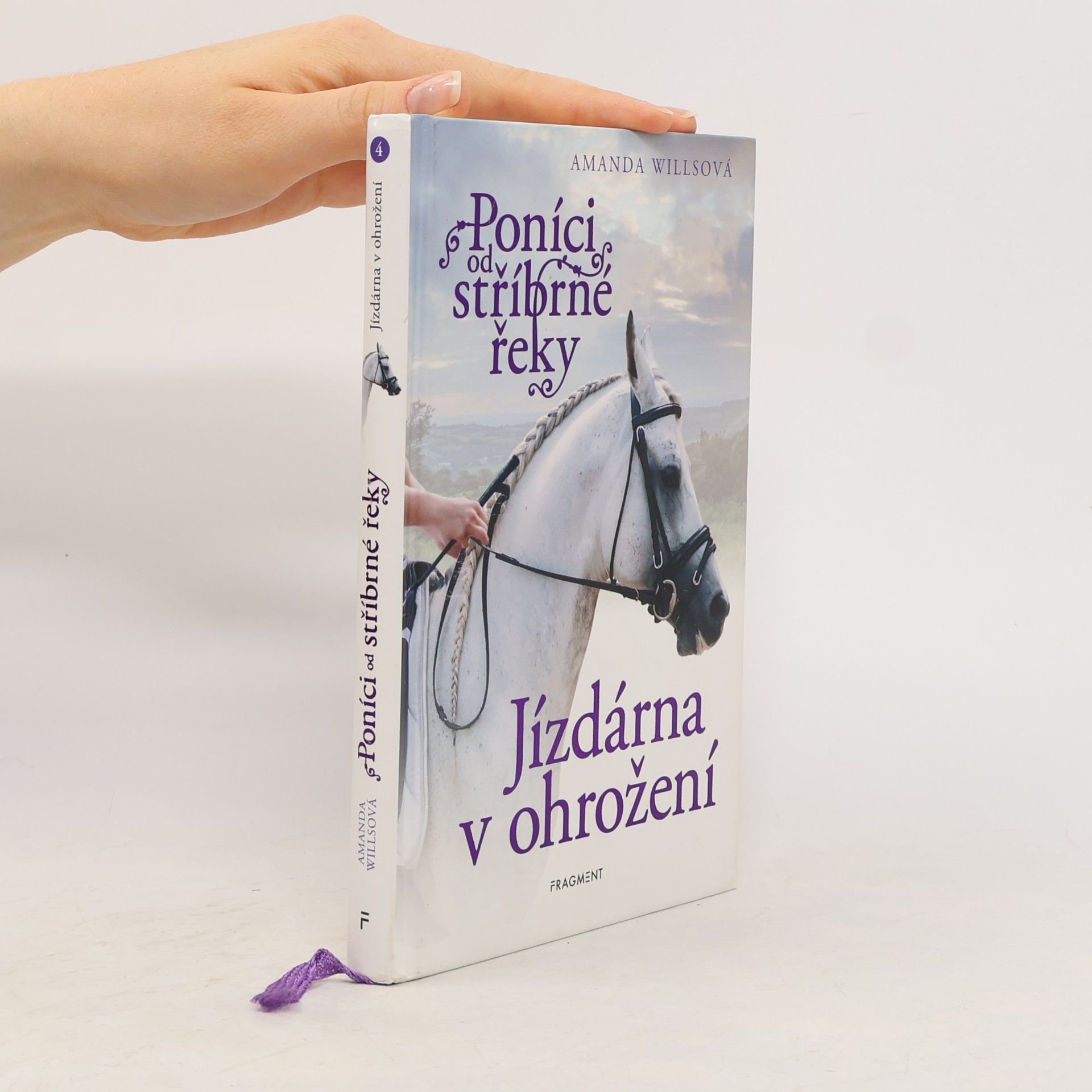 Romana Neumanová Poníci od stříbrné řeky. Jízdárna v ohrožení