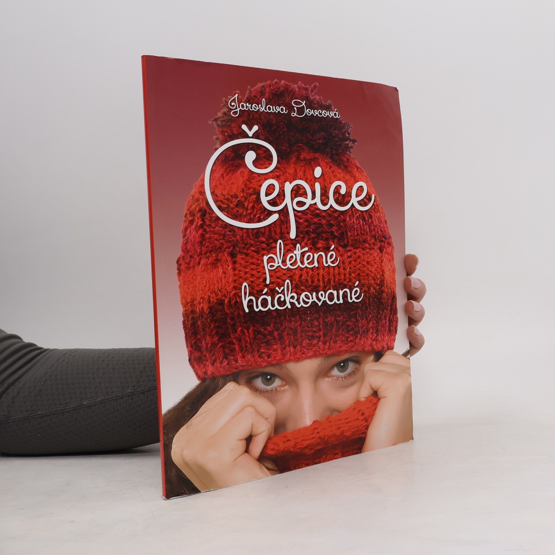 Jaroslava Dovcová Čepice. Pletené, háčkované.