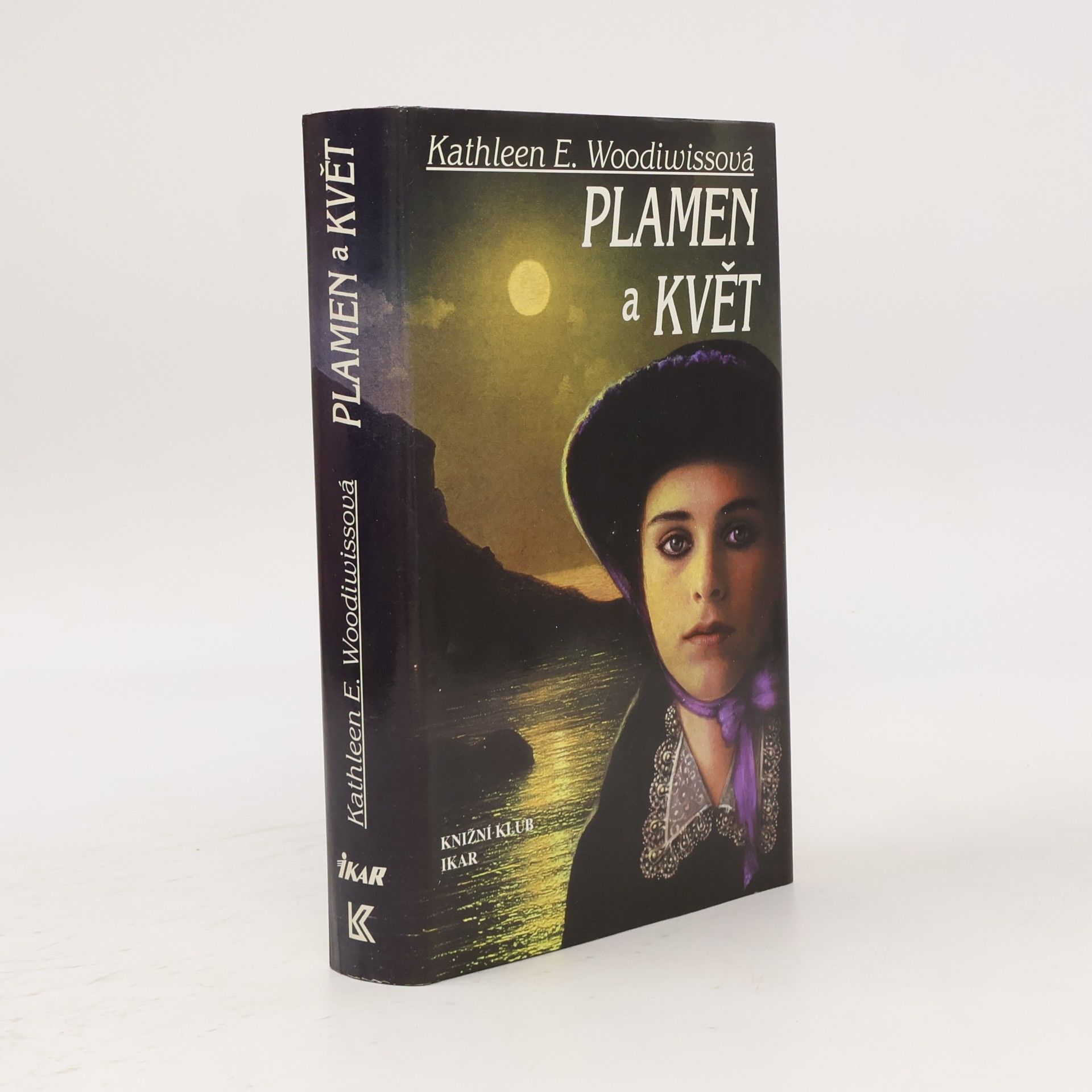 Kathleen E. Woodiwiss Plamen a květ