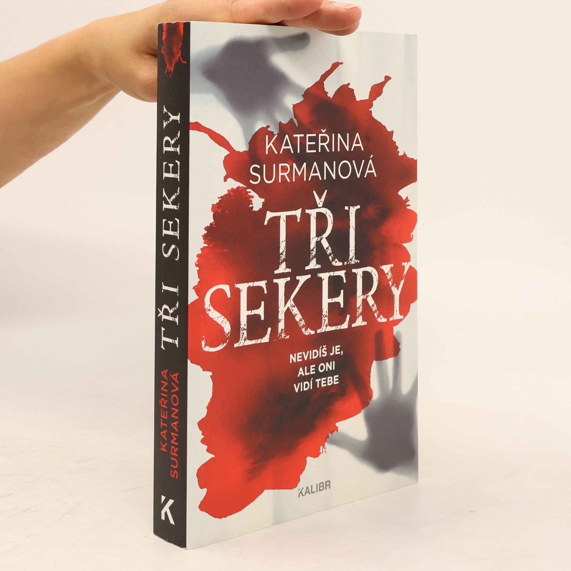 Tři Sekery. Nevidíš je, ale oni vidí tebe