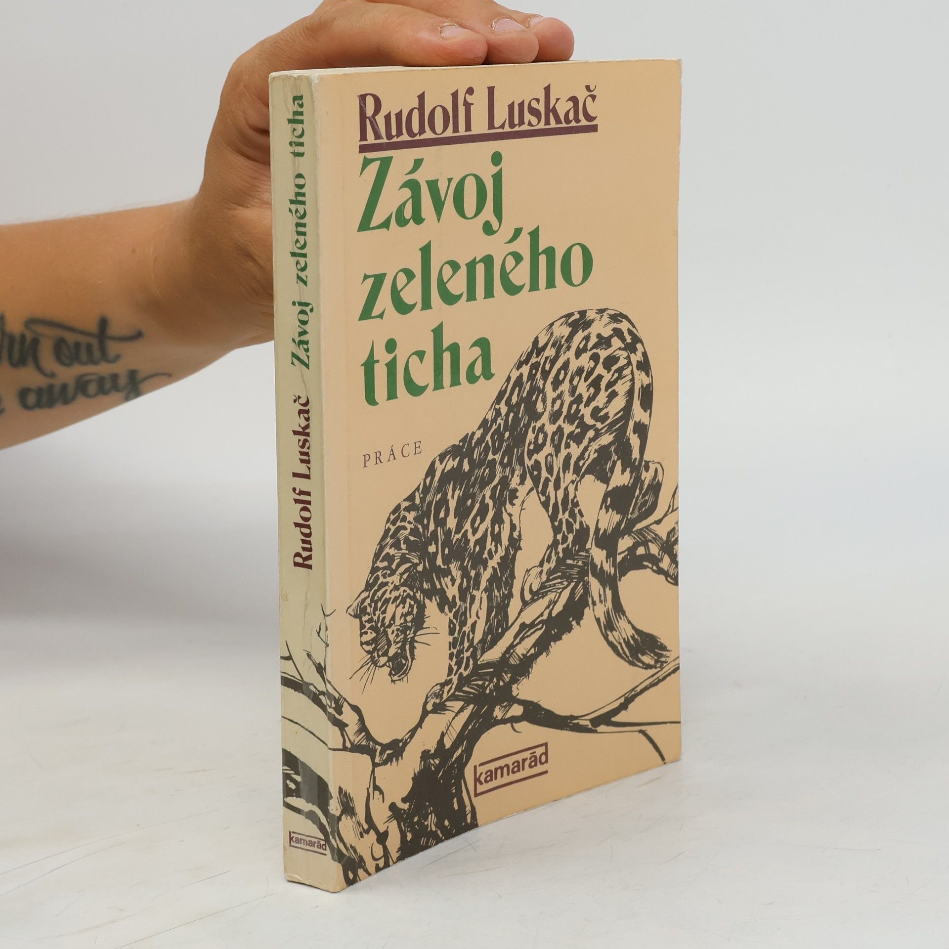 Závoj zeleného ticha