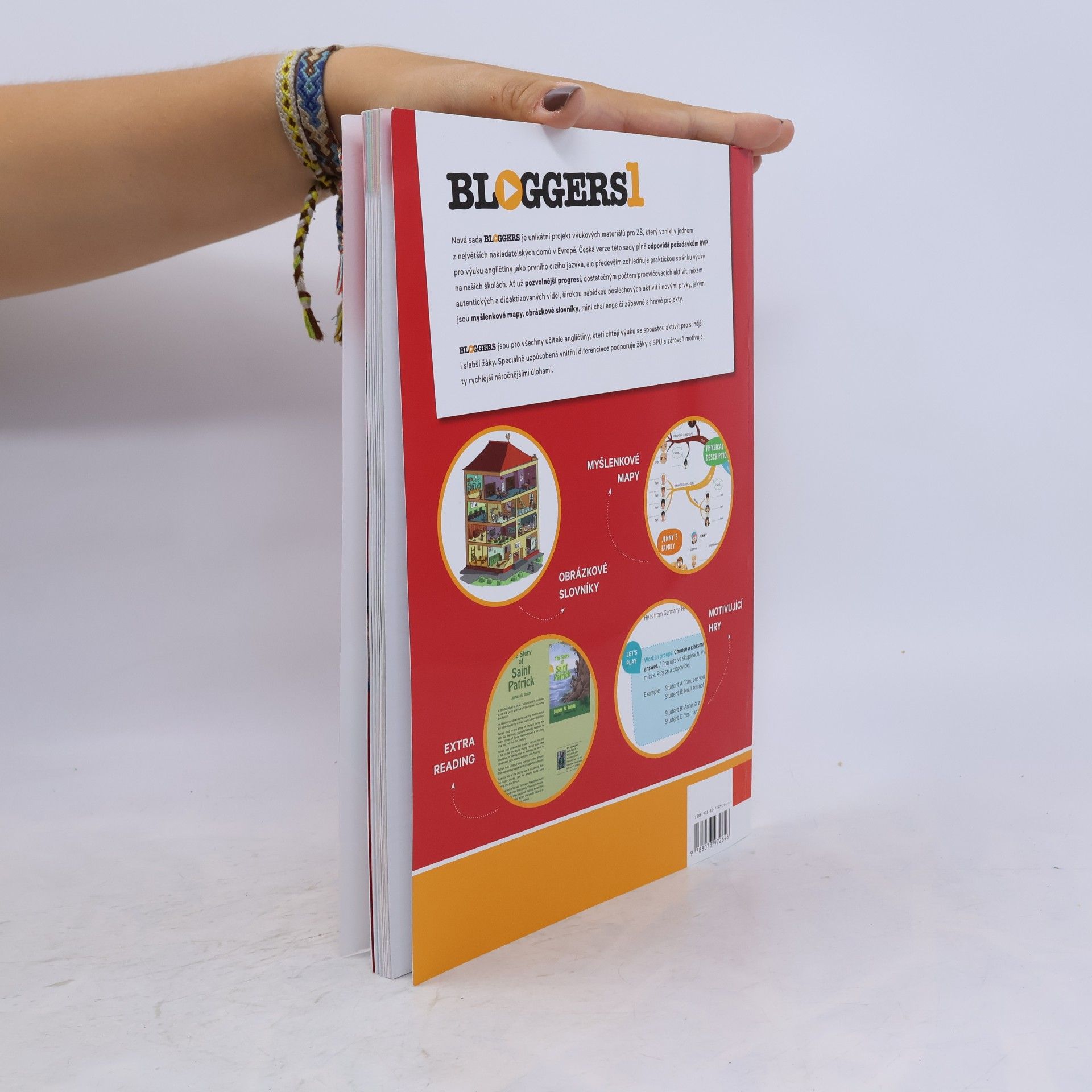 Autores varios Bloggers 1. Connected with the World of English
