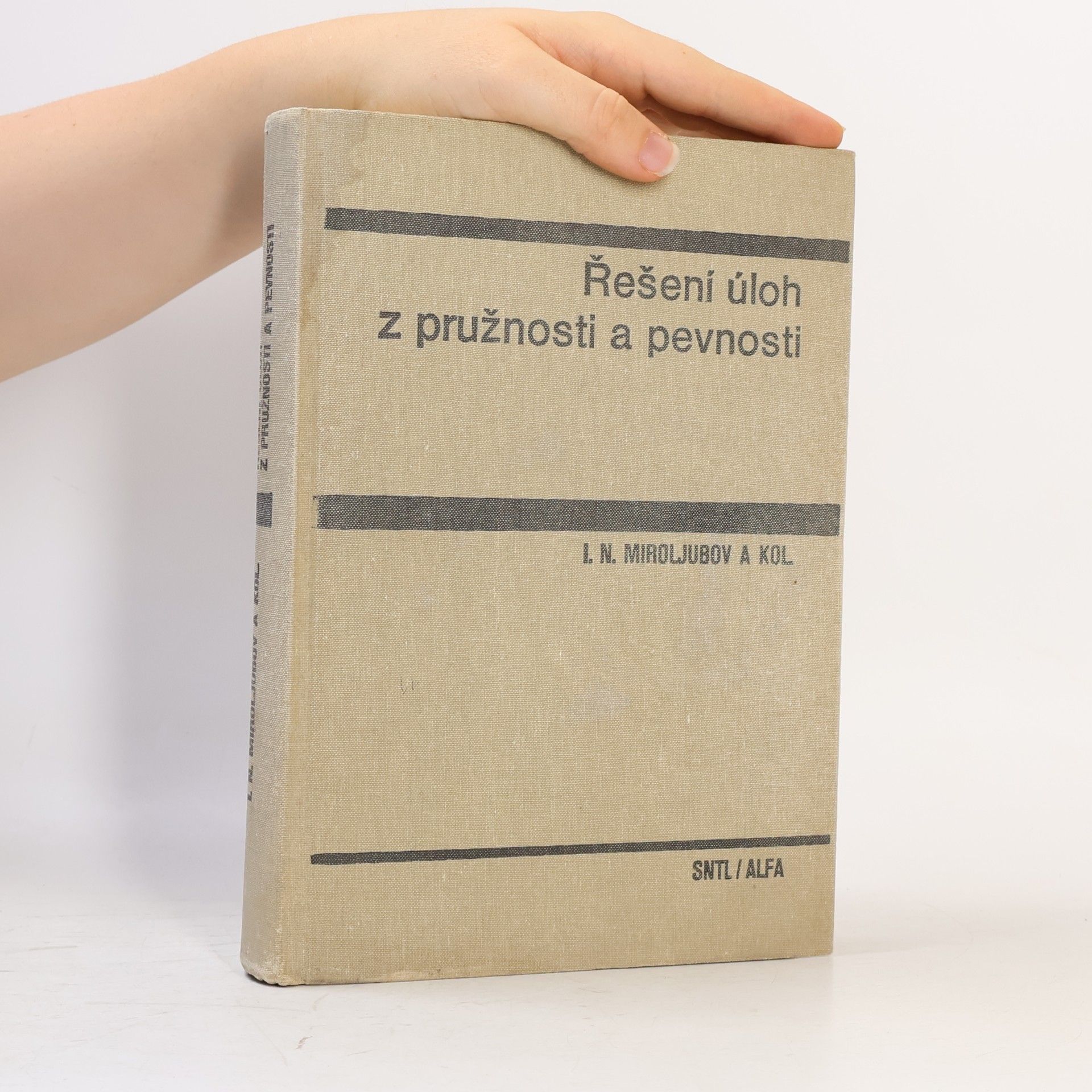 I. N. Miroljubov Řešení úloh z pružnosti a pevnosti