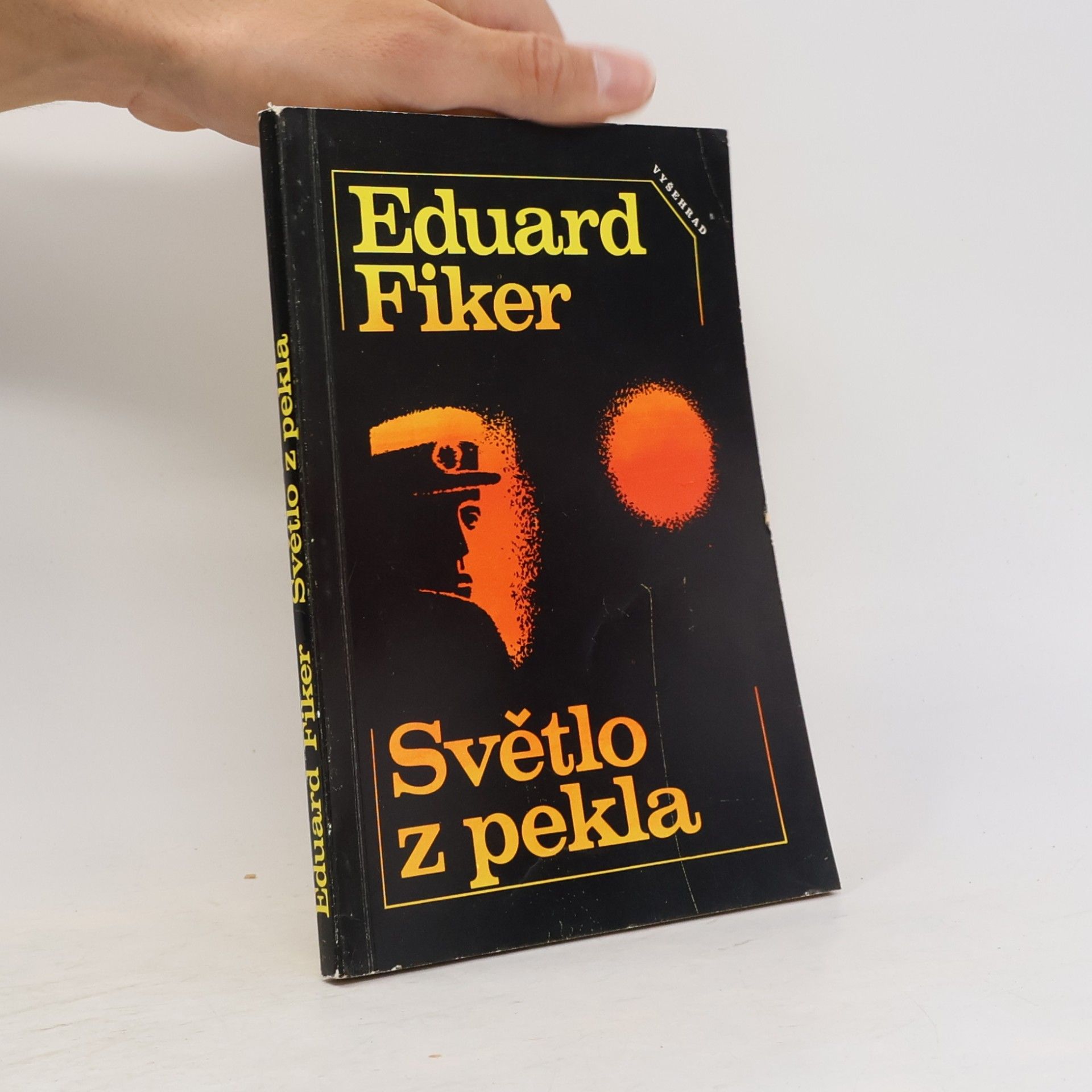Eduard Fiker Světlo z pekla