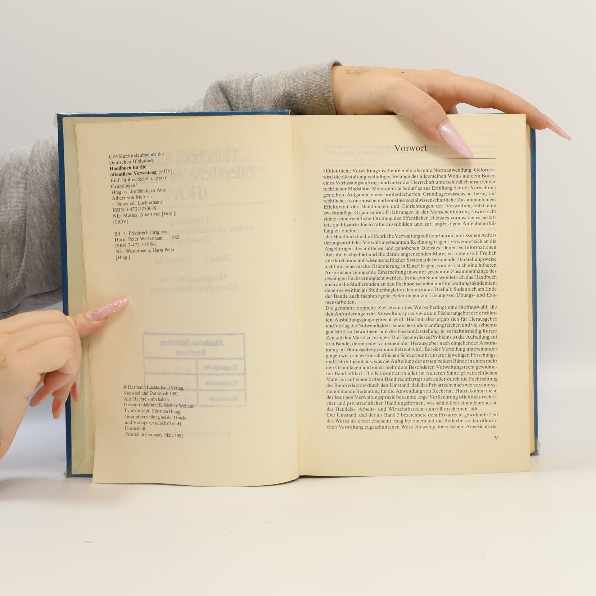 Albert von Mutius Handbuch für die öffentliche Verwaltung: (HÖV); Einf. in ihre rechtl. u. prakt. Grundlagen. Bd. 3. Privatrecht