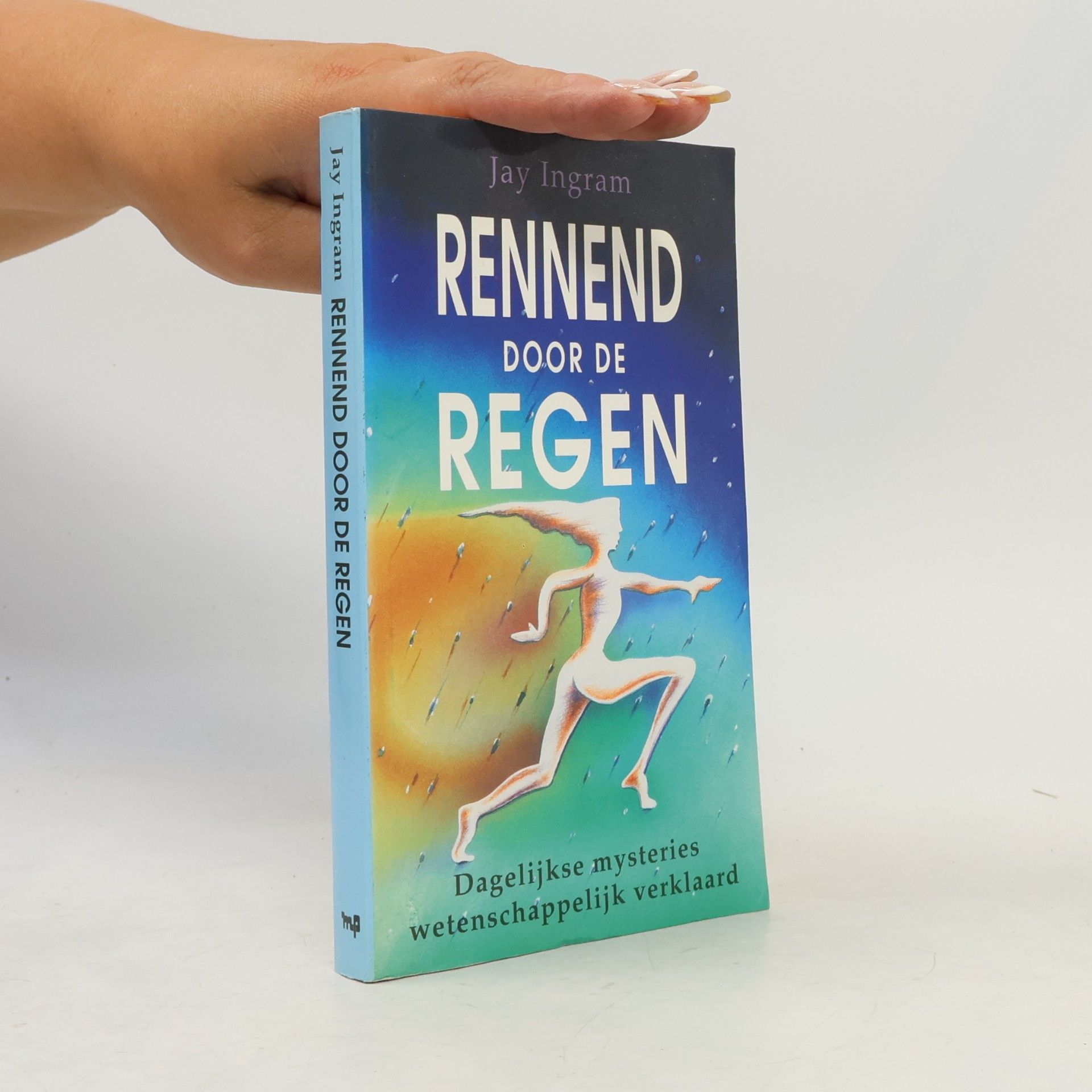 Jay Ingram Rennend door de regen