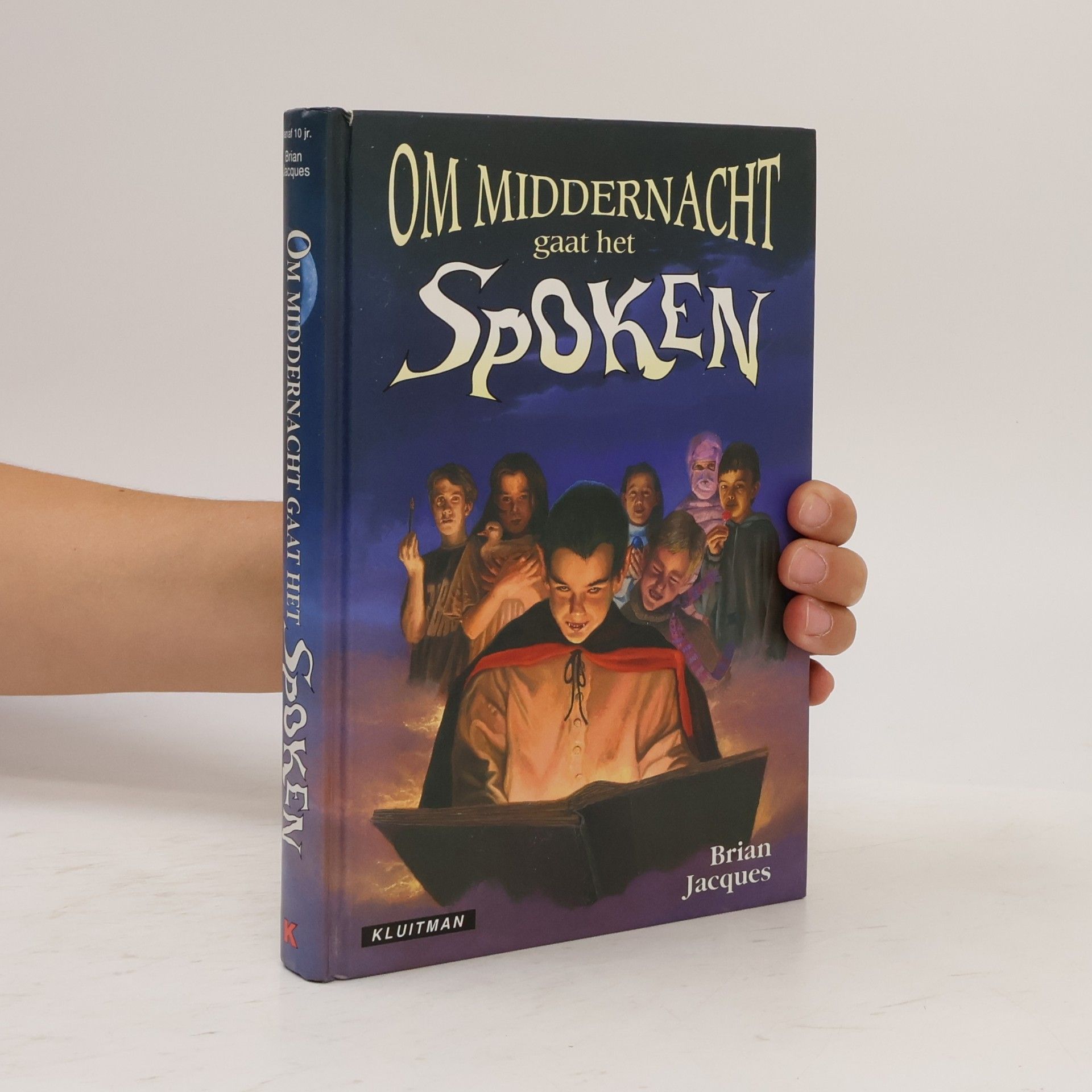 Brian Jacques Om middernacht gaat het spoken