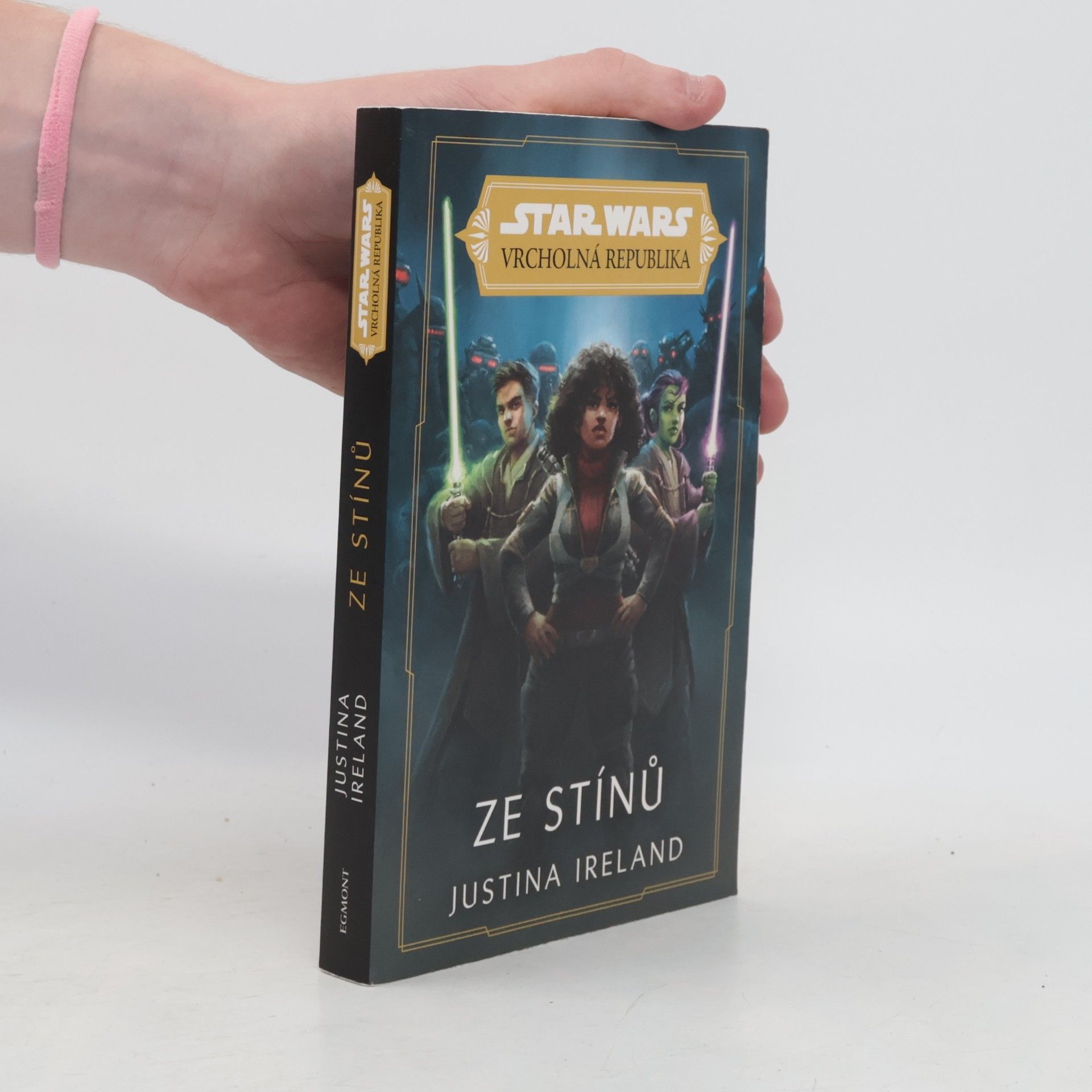Justina Ireland Star Wars - vrcholná republika. Ze stínů