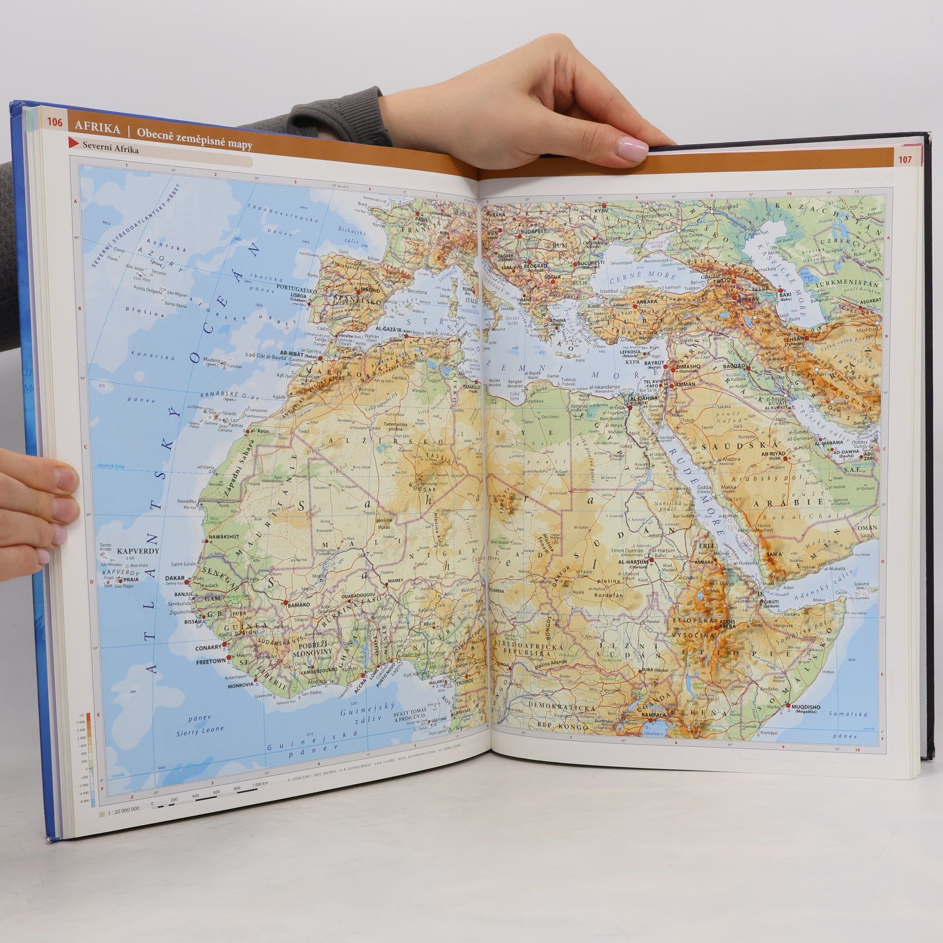 Autorenkollektiv Školní atlas světa