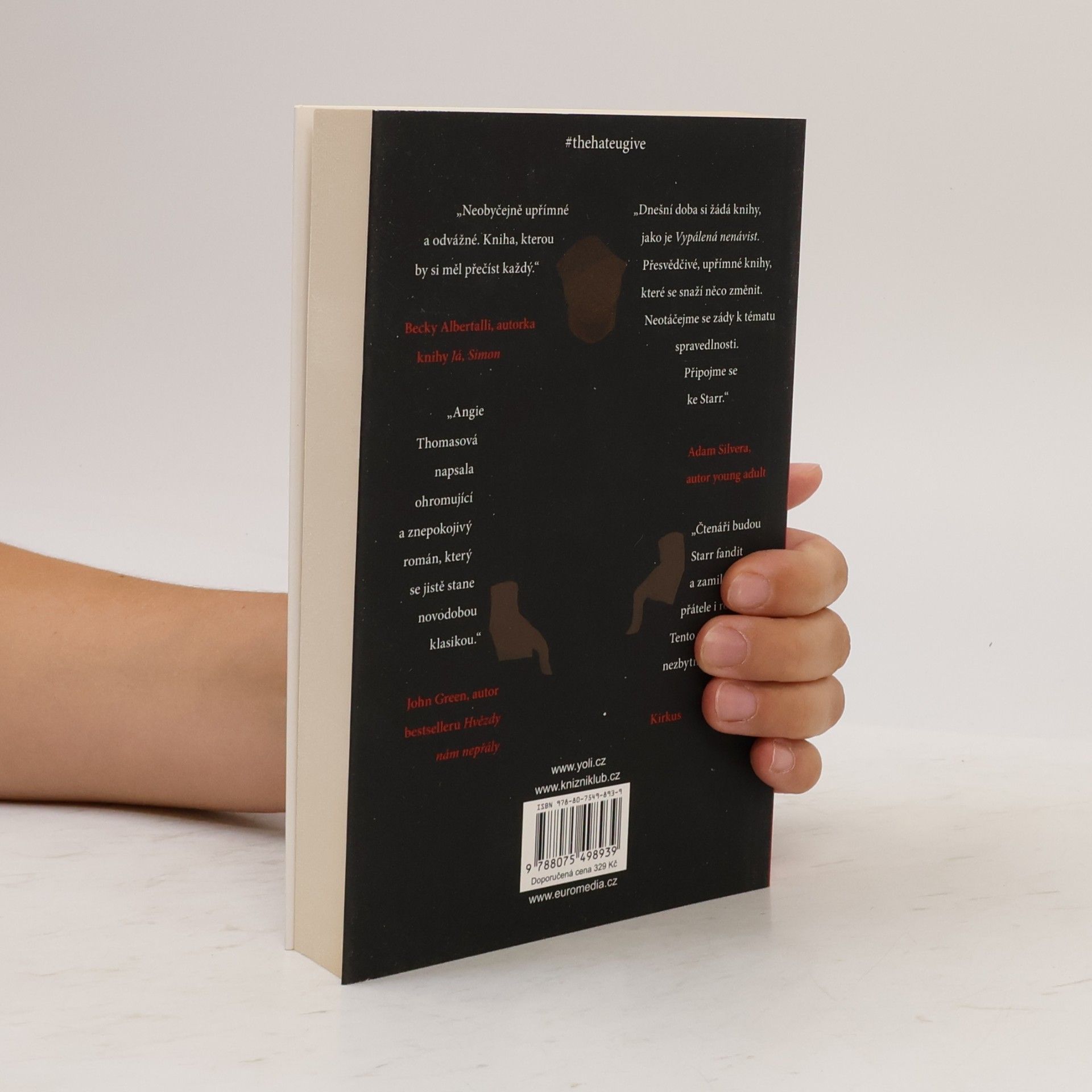 Angie Thomas Vypálená nenávist