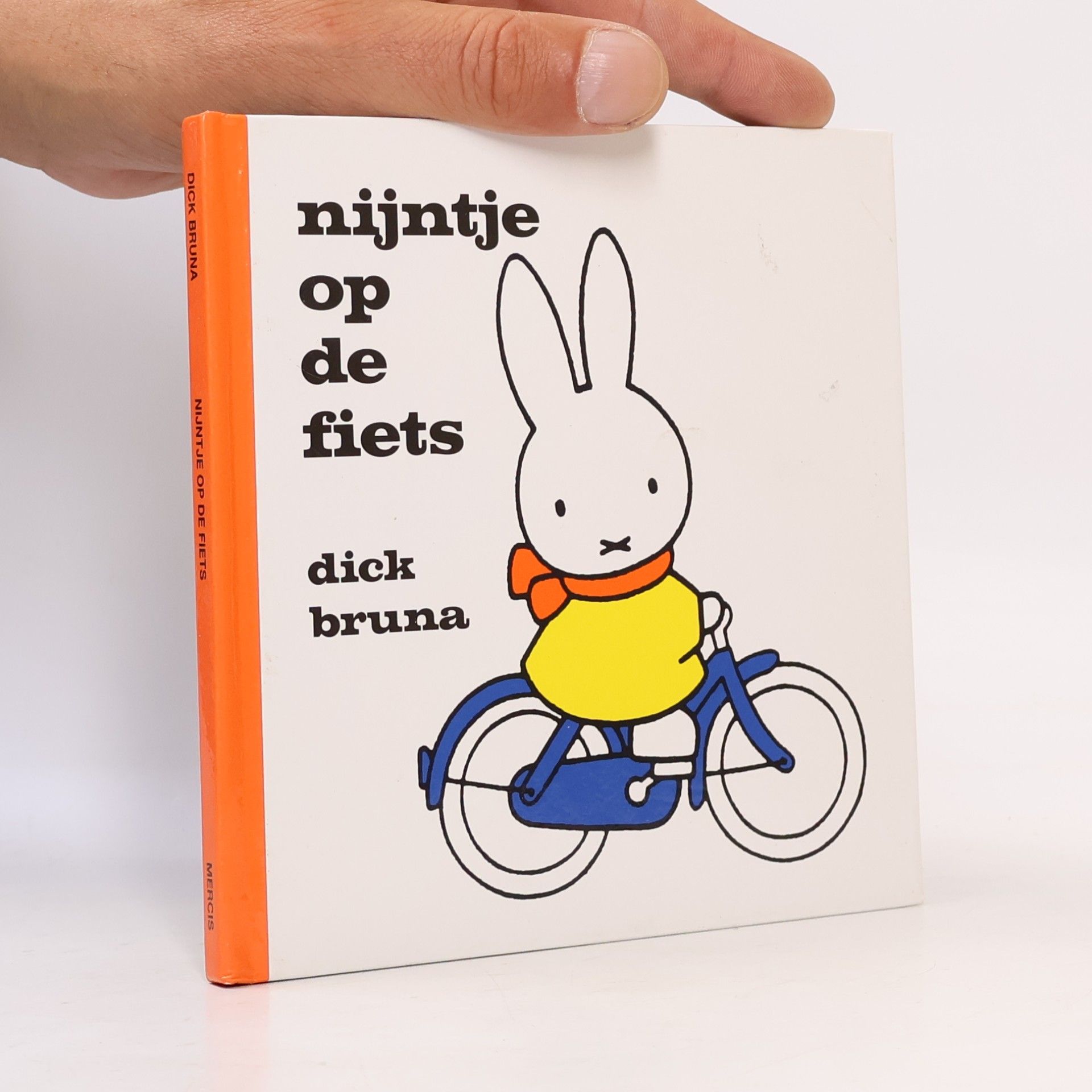 Dick Bruna Nijntje op de fiets