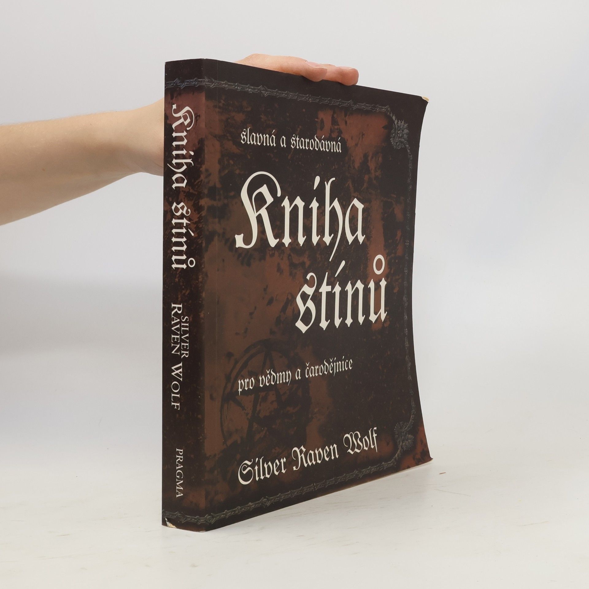 Silver Raven Wolf Slavná a starodávná kniha stínů pro vědmy a čarodějnice