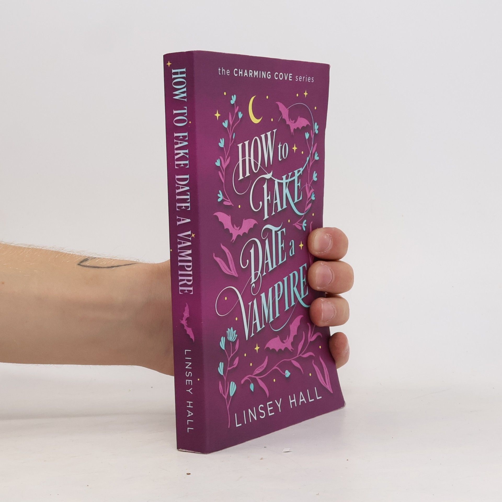 Linsey Hall The Charming Cove Series - 2: How to Fake-Date a Vampire