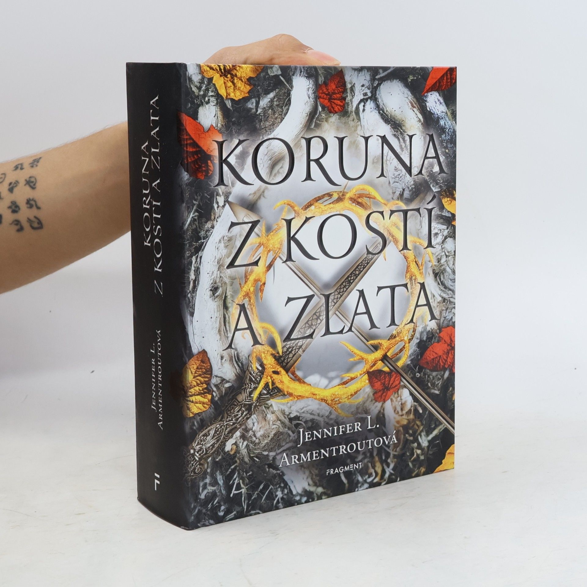 Jennifer Armentrout Koruna z kostí a zlata