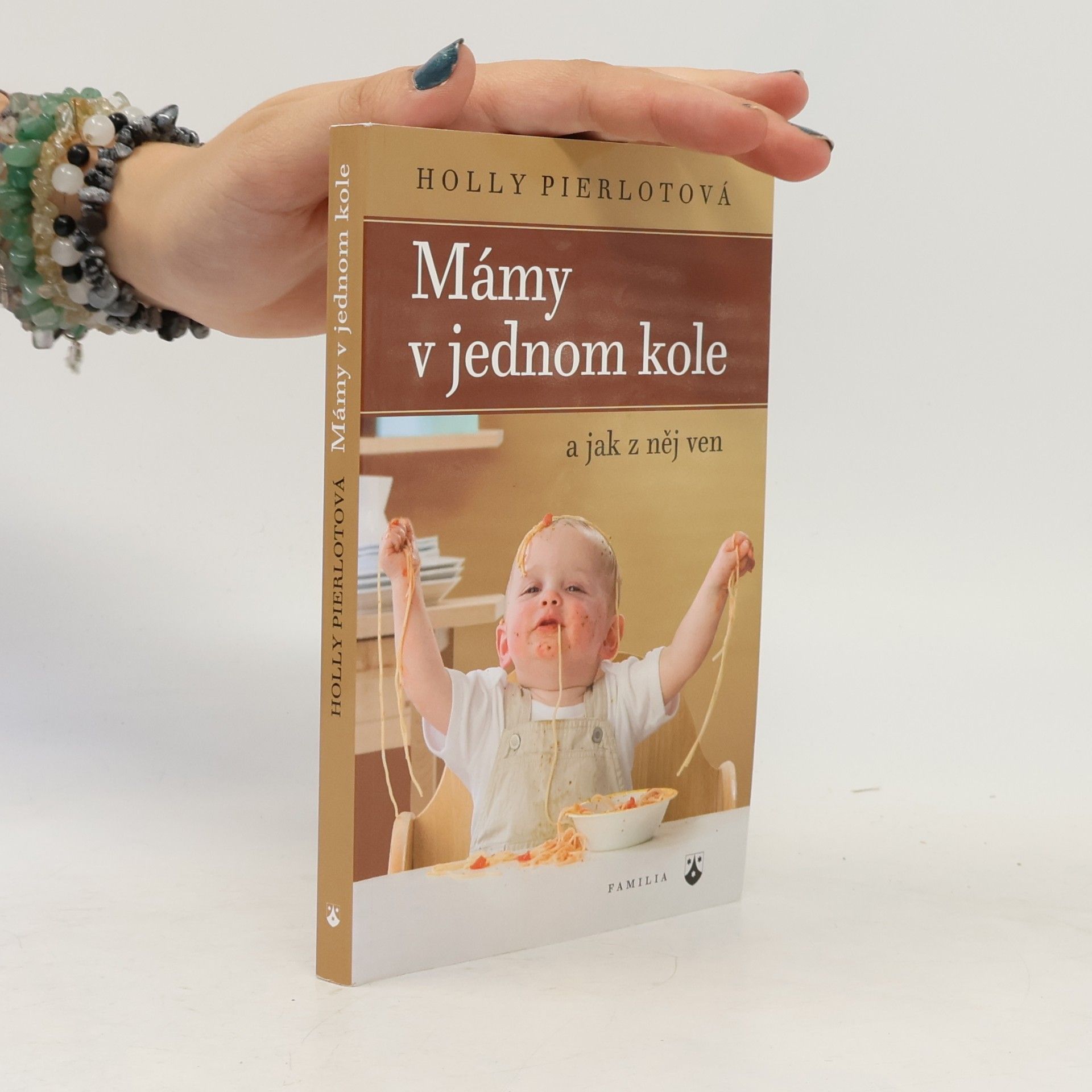 Holly Pierlot Mámy v jednom kole
