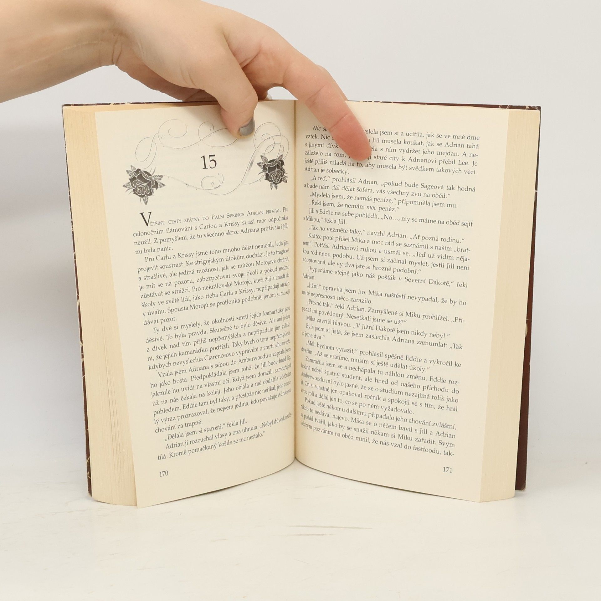 Richelle Mead Pokrevní pouta. 1. díl