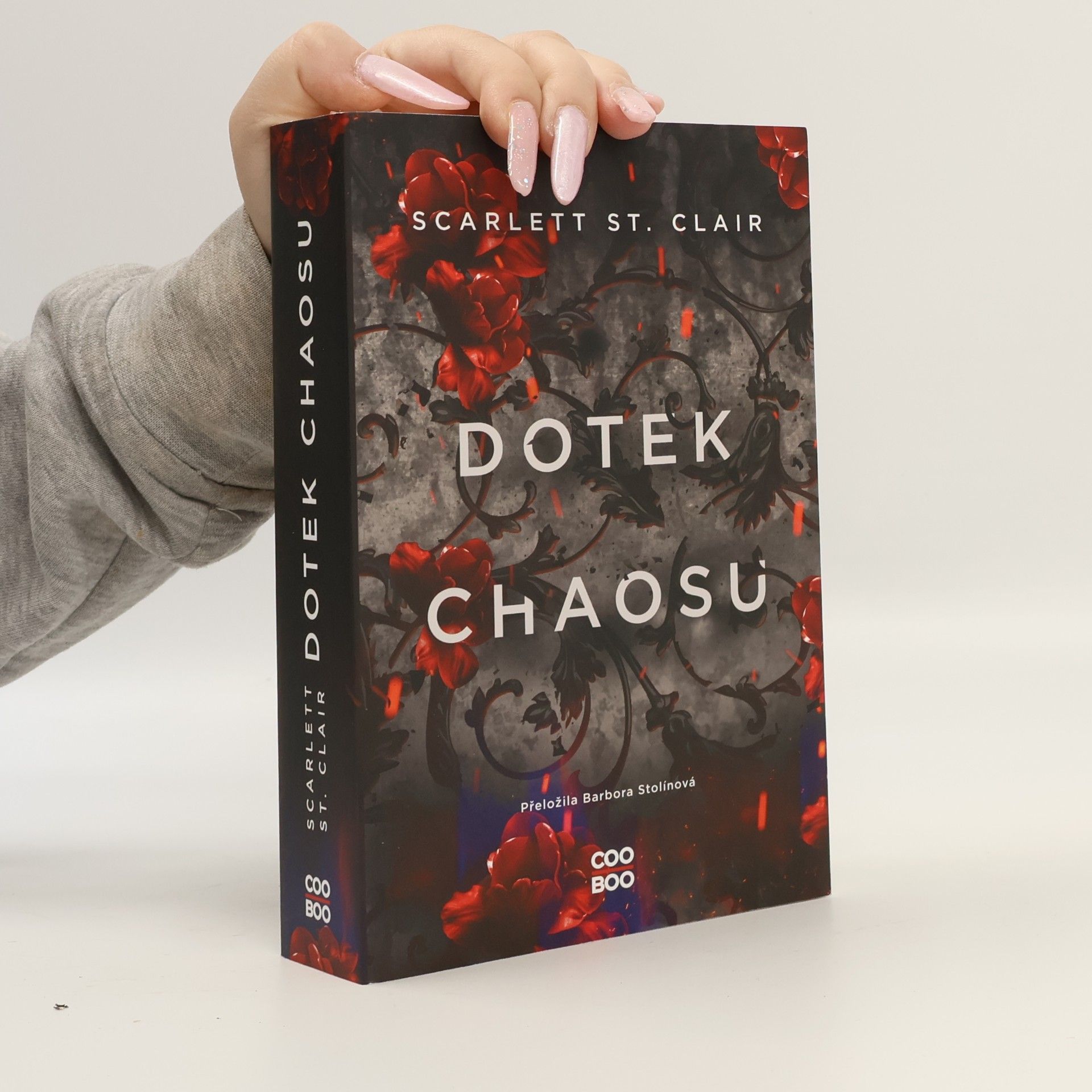 Scarlett St. Clair Dotek chaosu