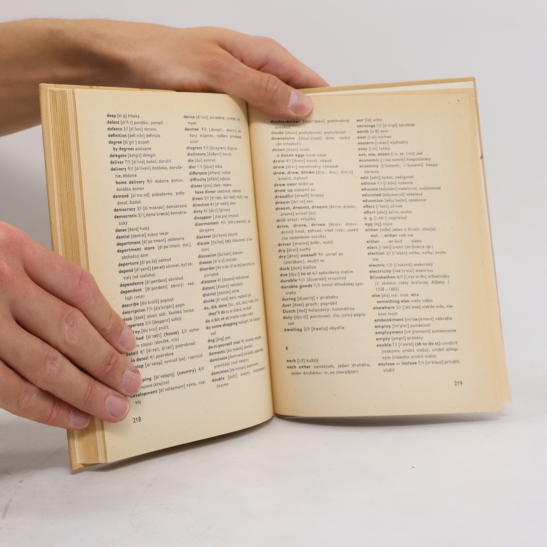 Various authors Angličtina pre 4. ročník stredných škol
