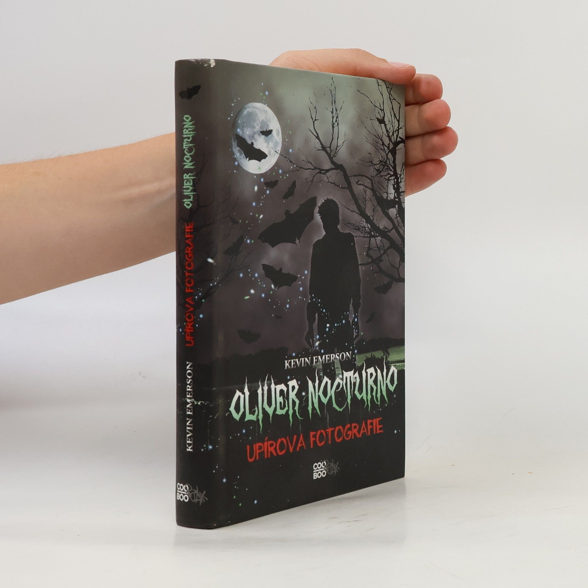 Kevin Emerson Oliver Nocturno. Upírova fotografie