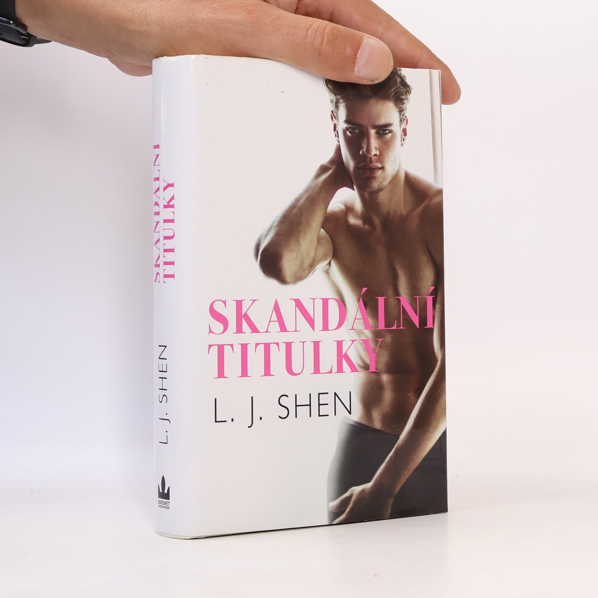 L. J. Shen Skandální titulky