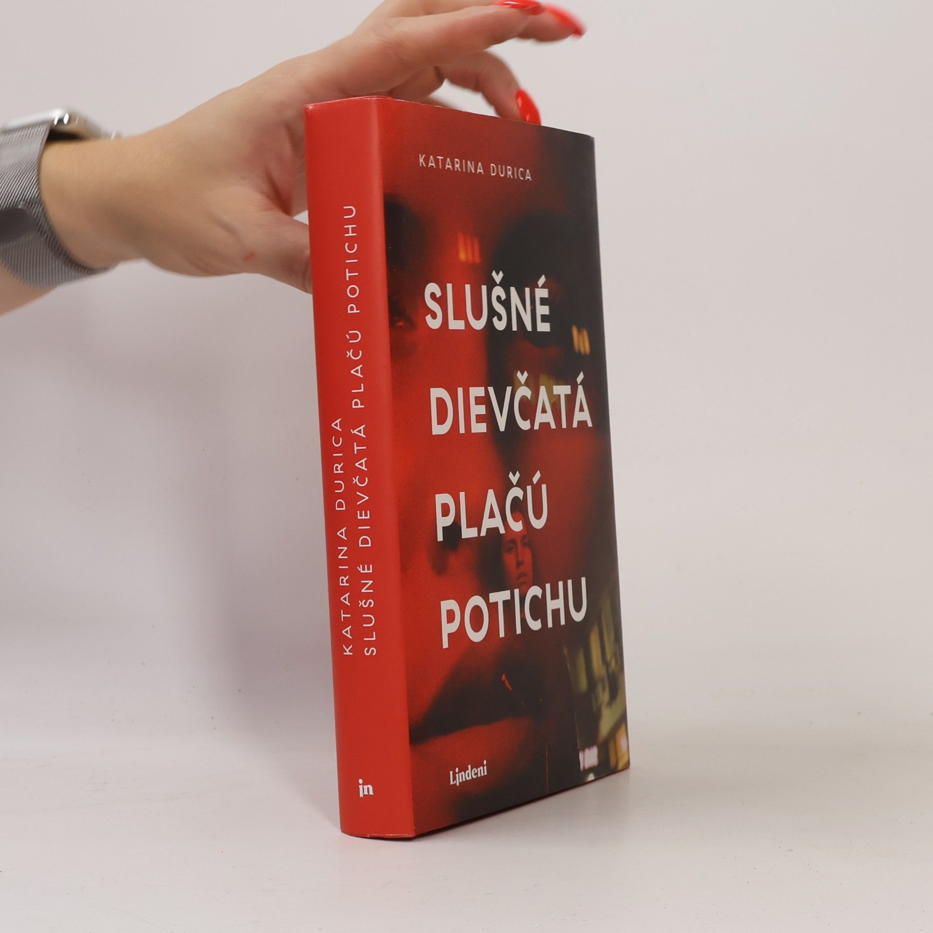 Katarína Durica Slušné dievčatá plačú potichu