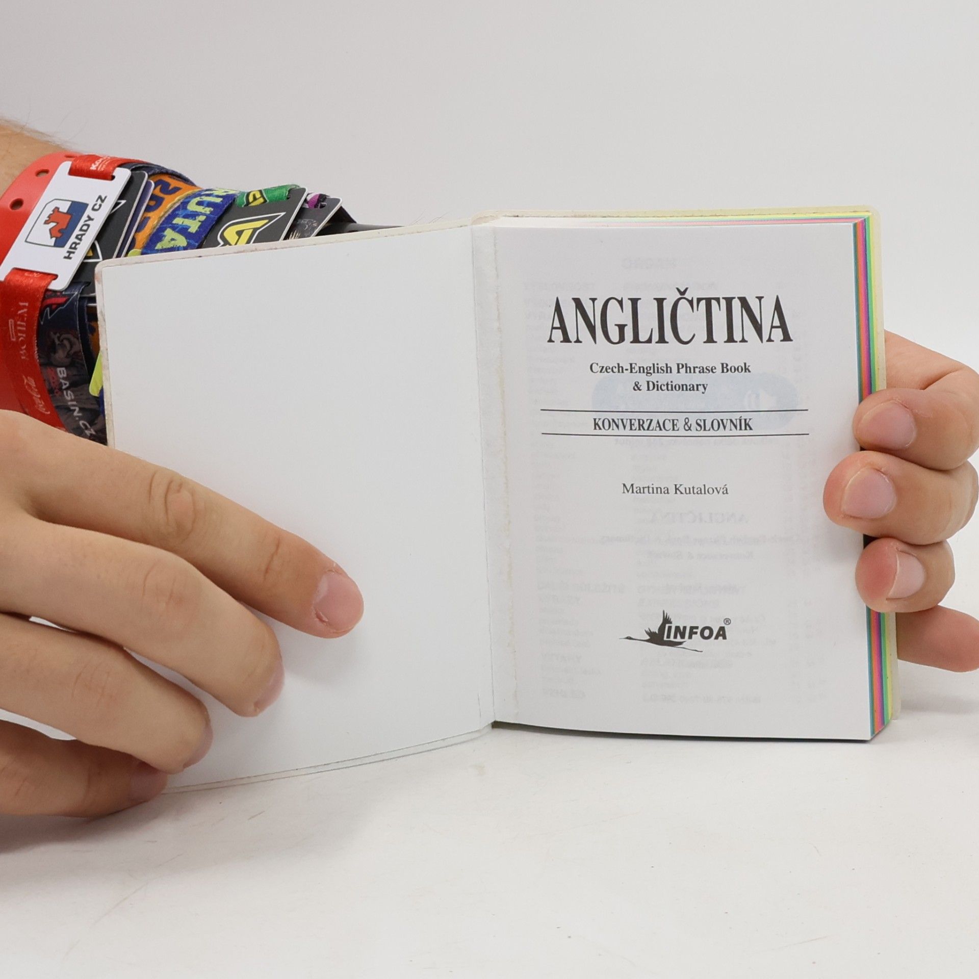 Martina Kutalová Angličtina. Konverzace & slovník. Czech-English Phrase Book & Dictionary