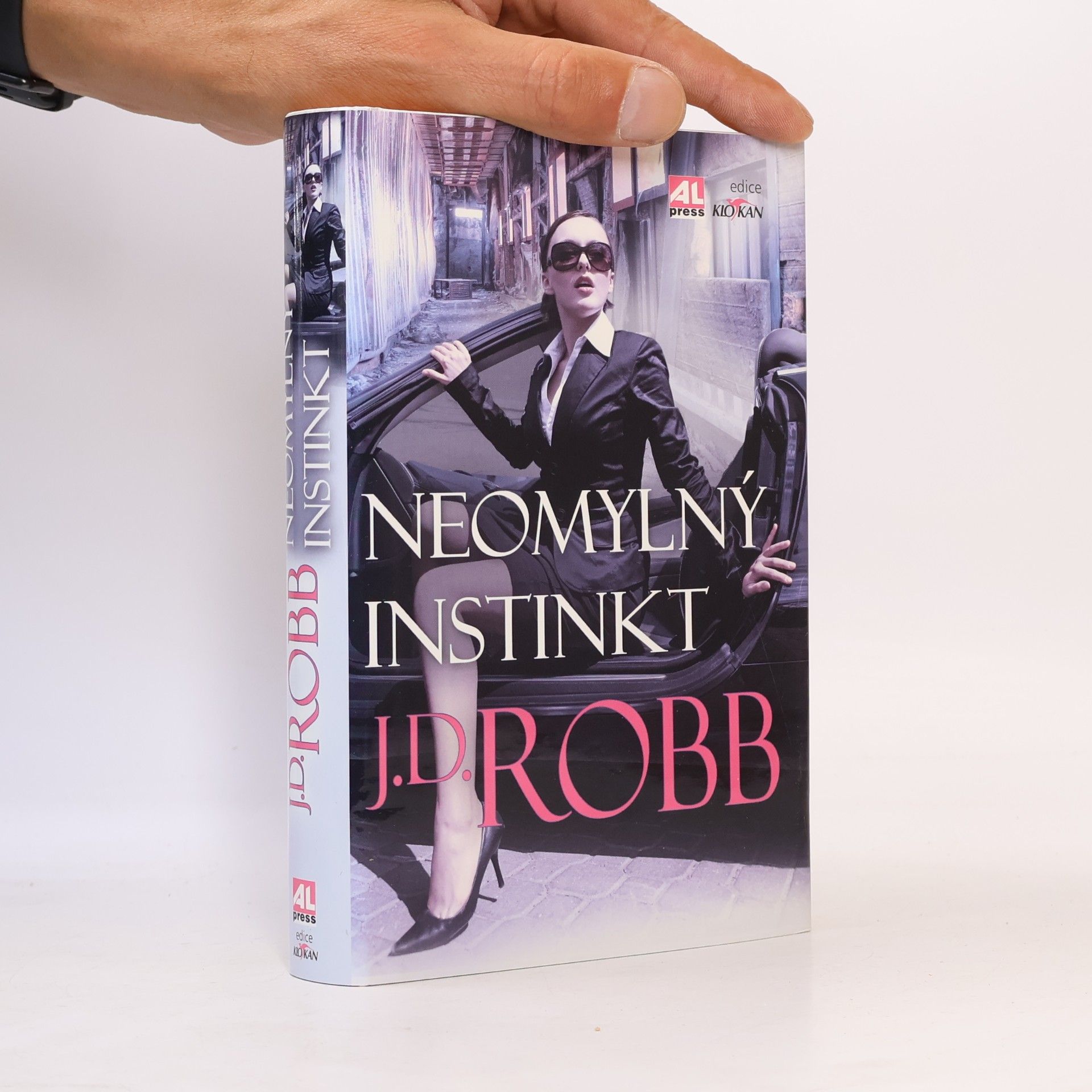 Nora Roberts Neomylný instinkt