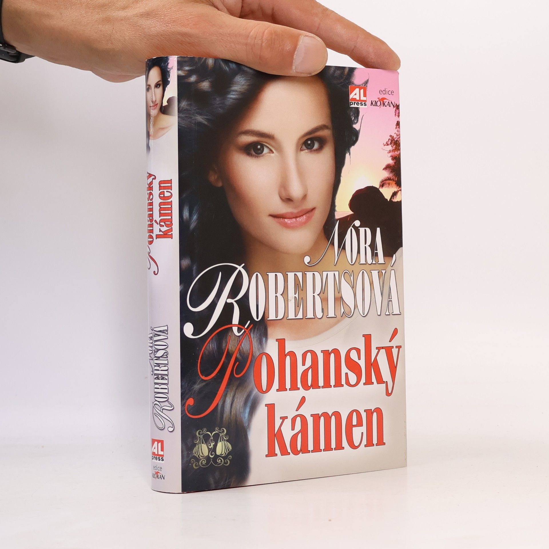 Nora Roberts Pohanský kámen
