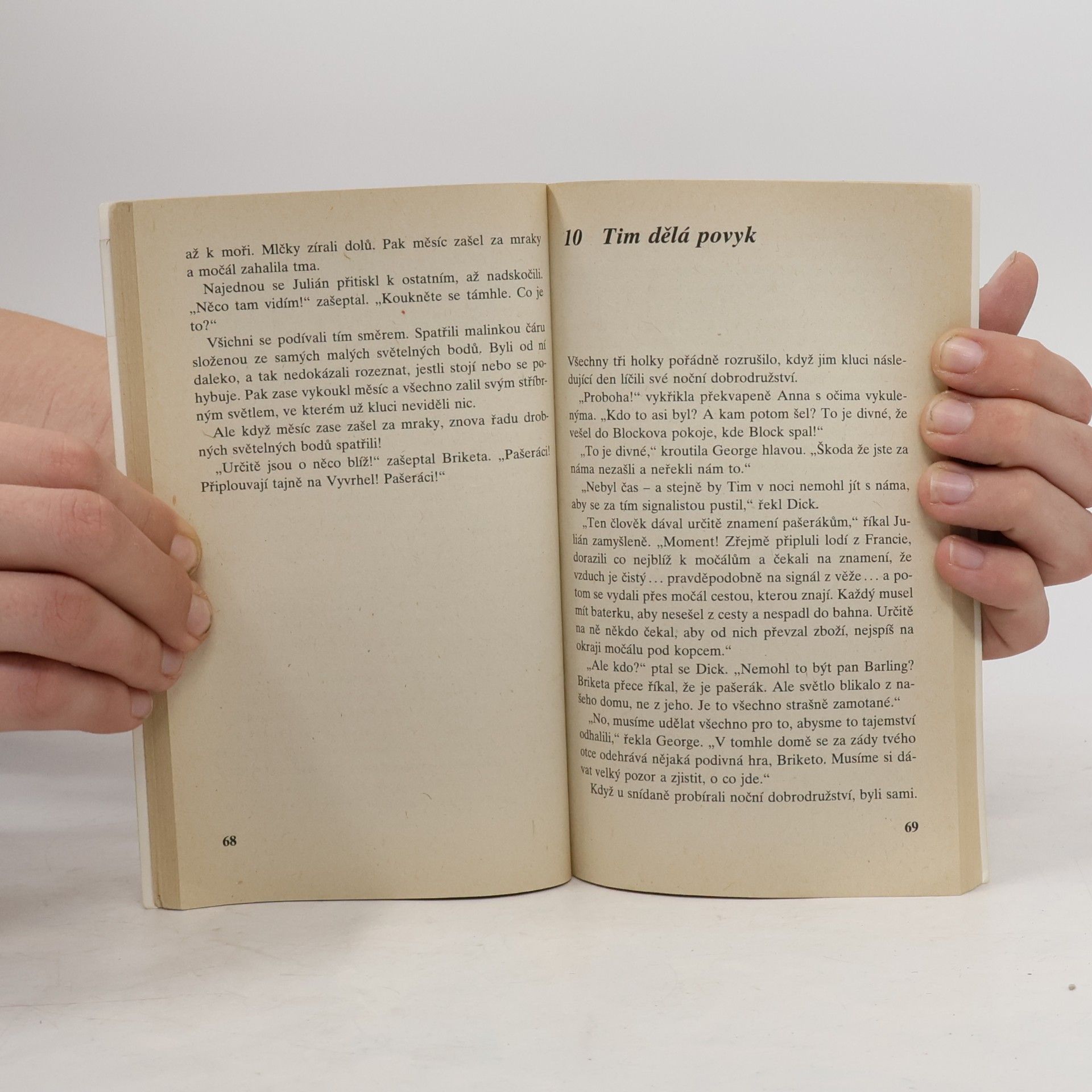 Enid Blyton Správná pětka. Pětka na Pašeráckém vršku