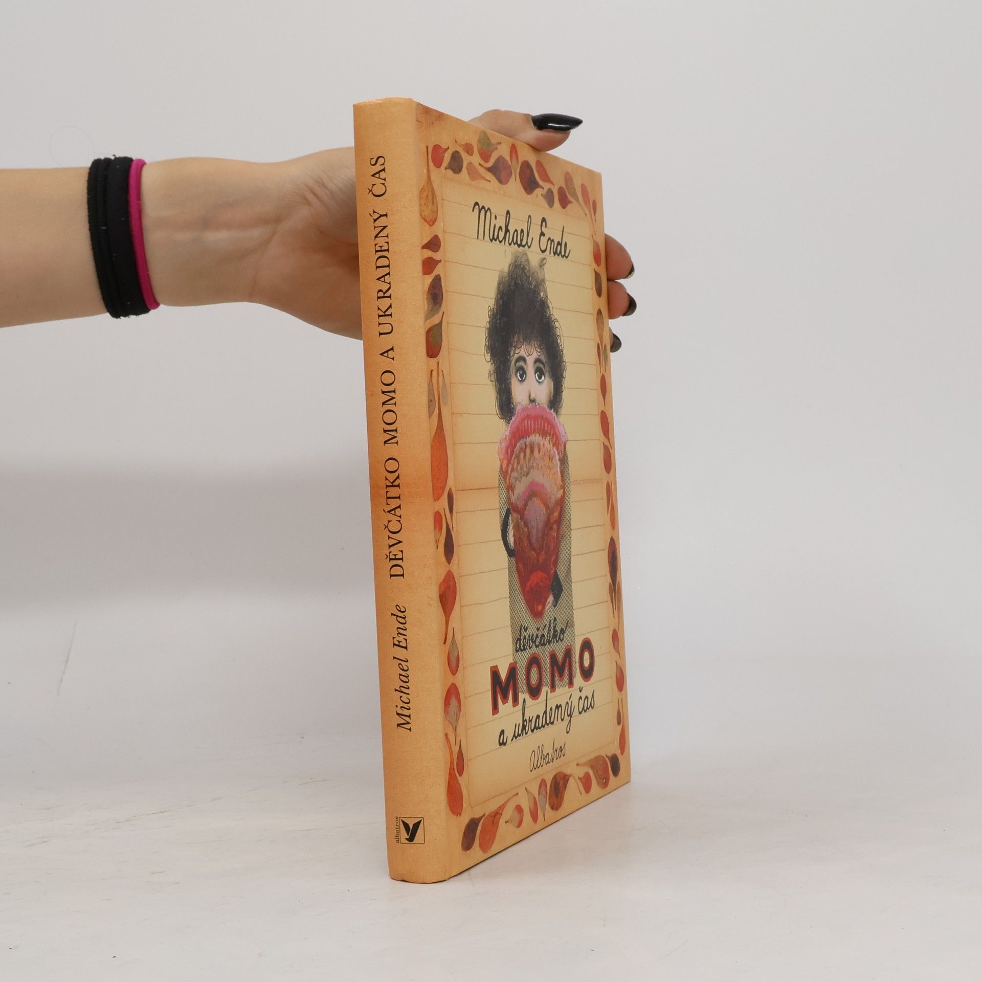 Michael Ende Děvčátko Momo a ukradený čas