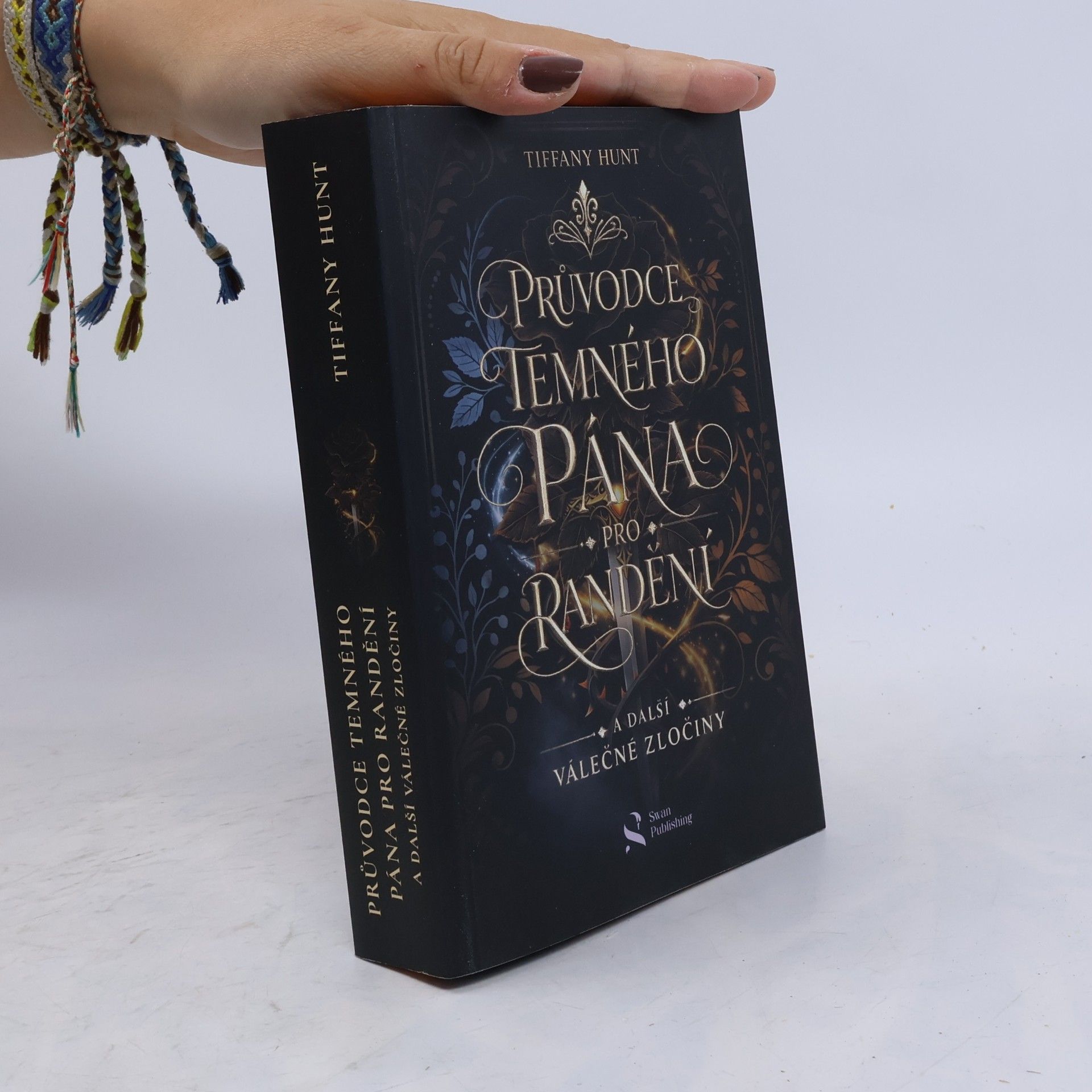 Tiffany Hunt Průvodce temného pána pro randění a další válečné zločiny