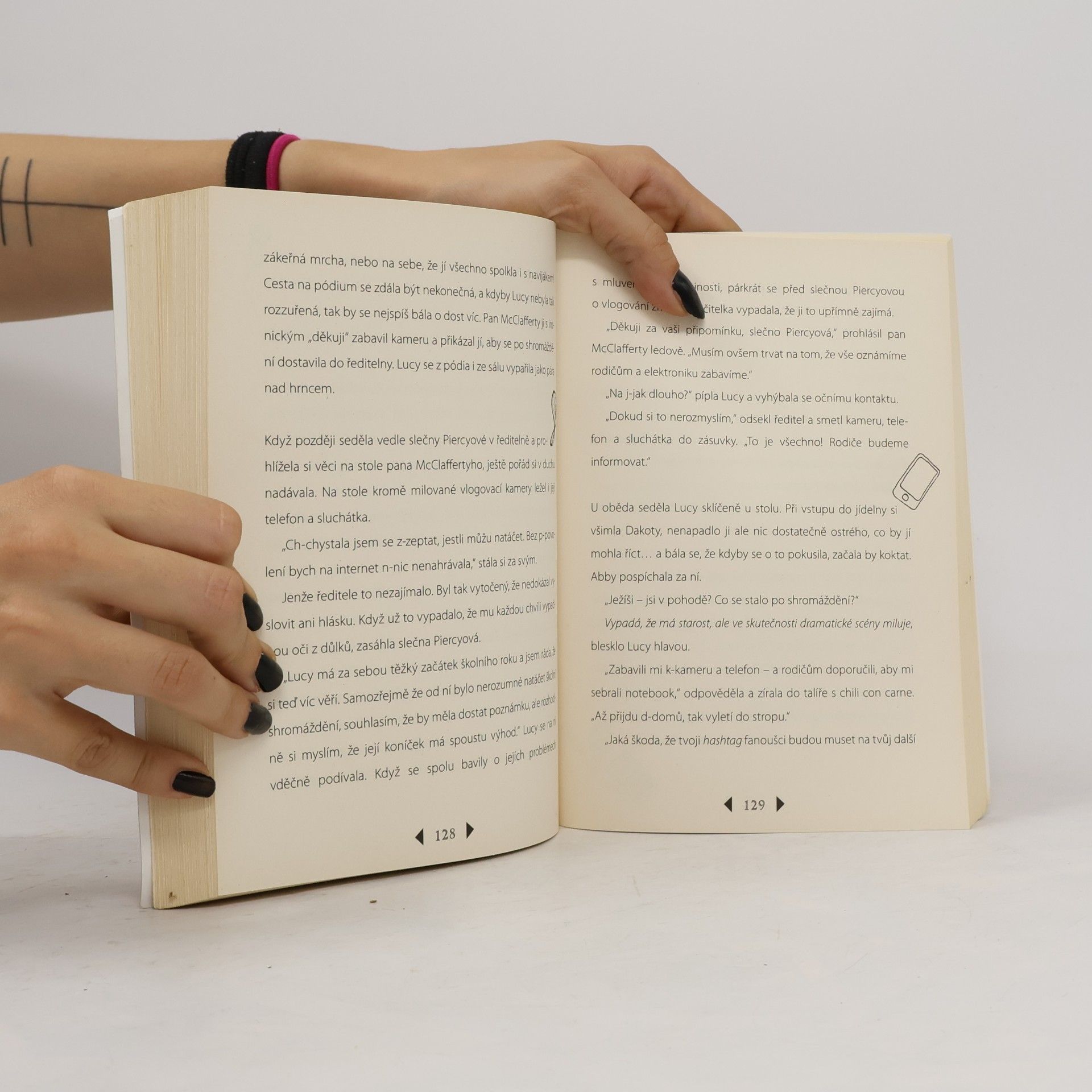 Emma Moss Vlogerky: Lucy Locket: Online katastrofa