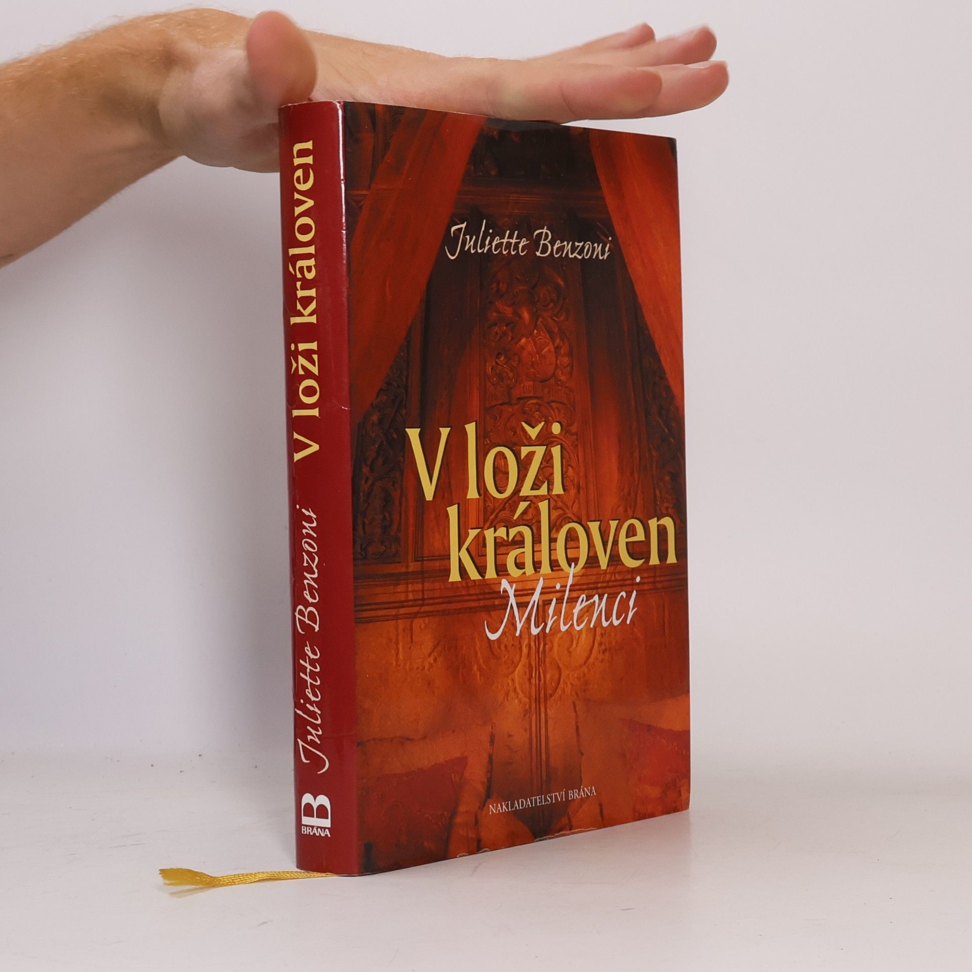 Juliette Benzoni V loži královen: Milenci