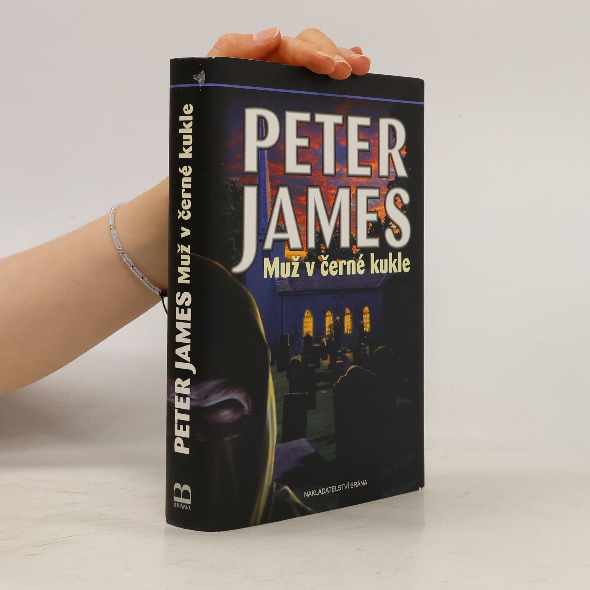 Peter James Muž v černé kukle