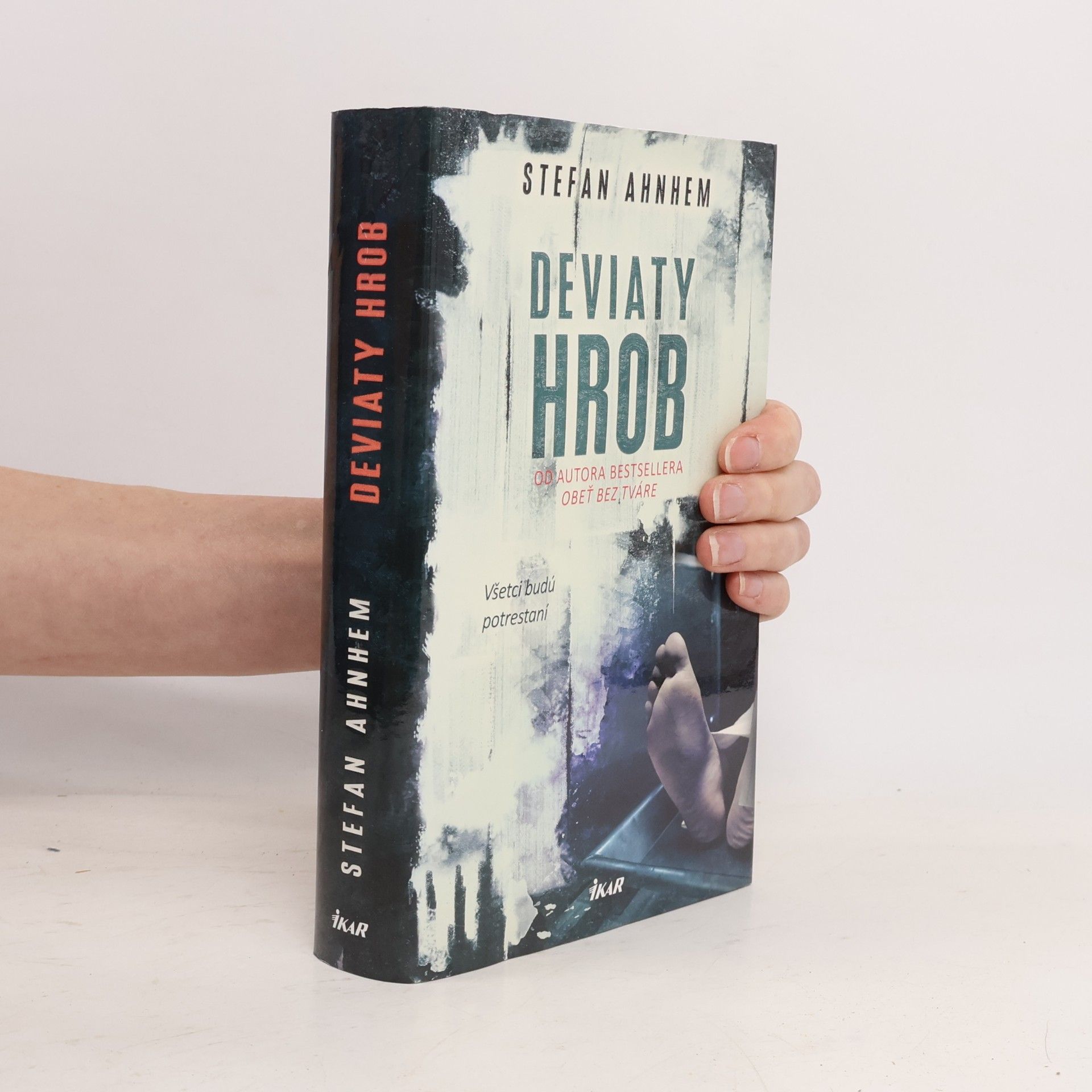 Stefan Ahnhem Deviaty hrob