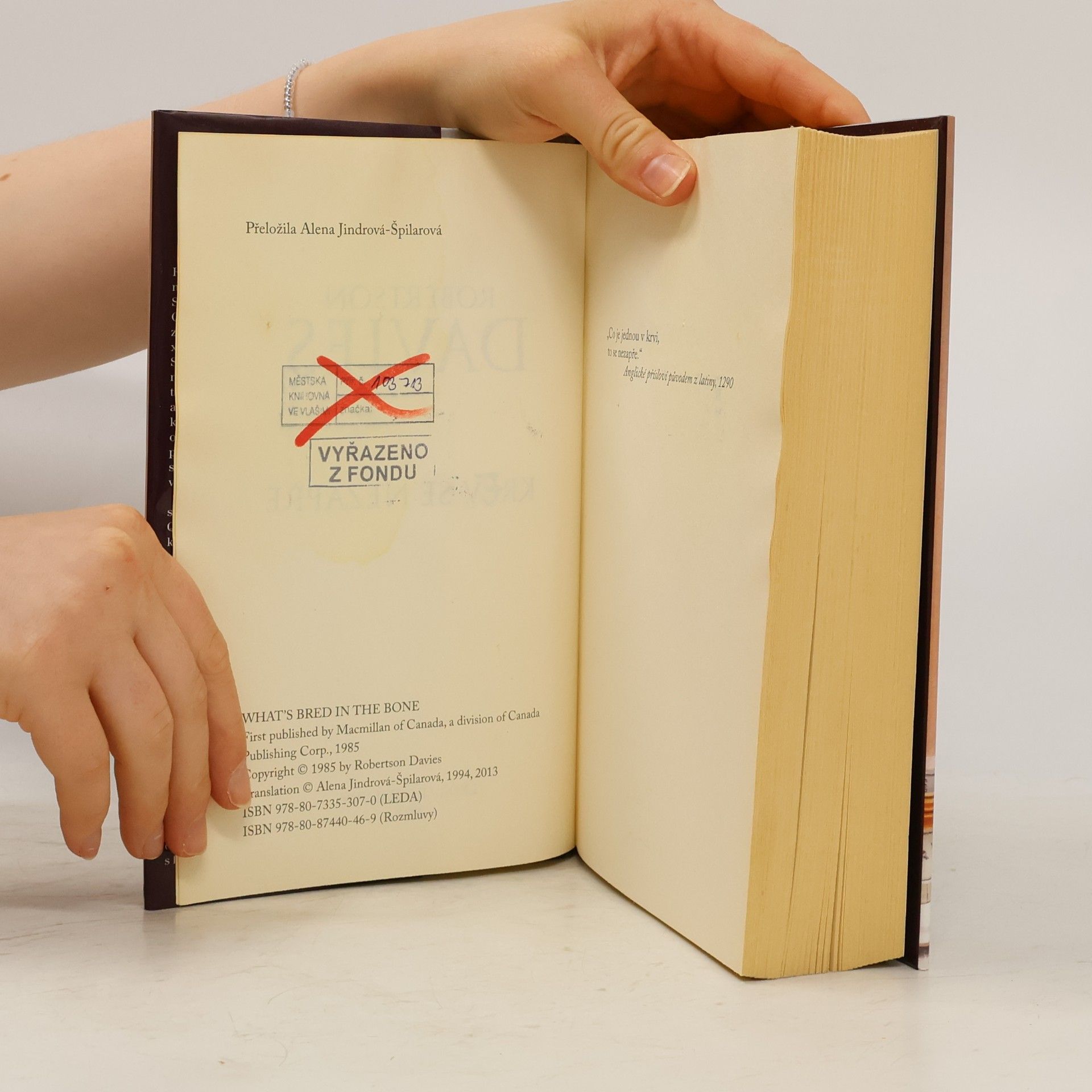 Robertson Davies Krev se nezapře
