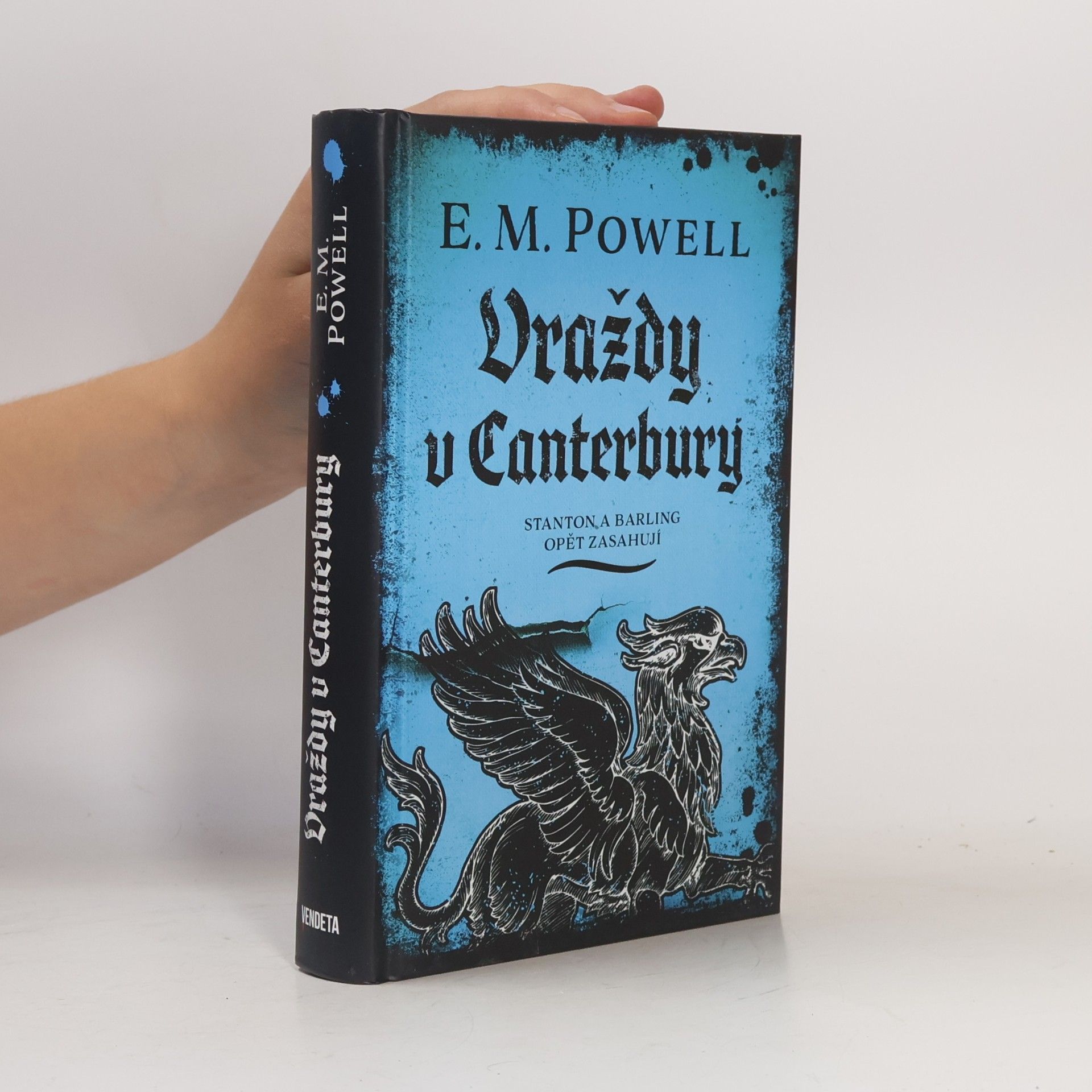 E. M. Powell Vraždy v Canterbury