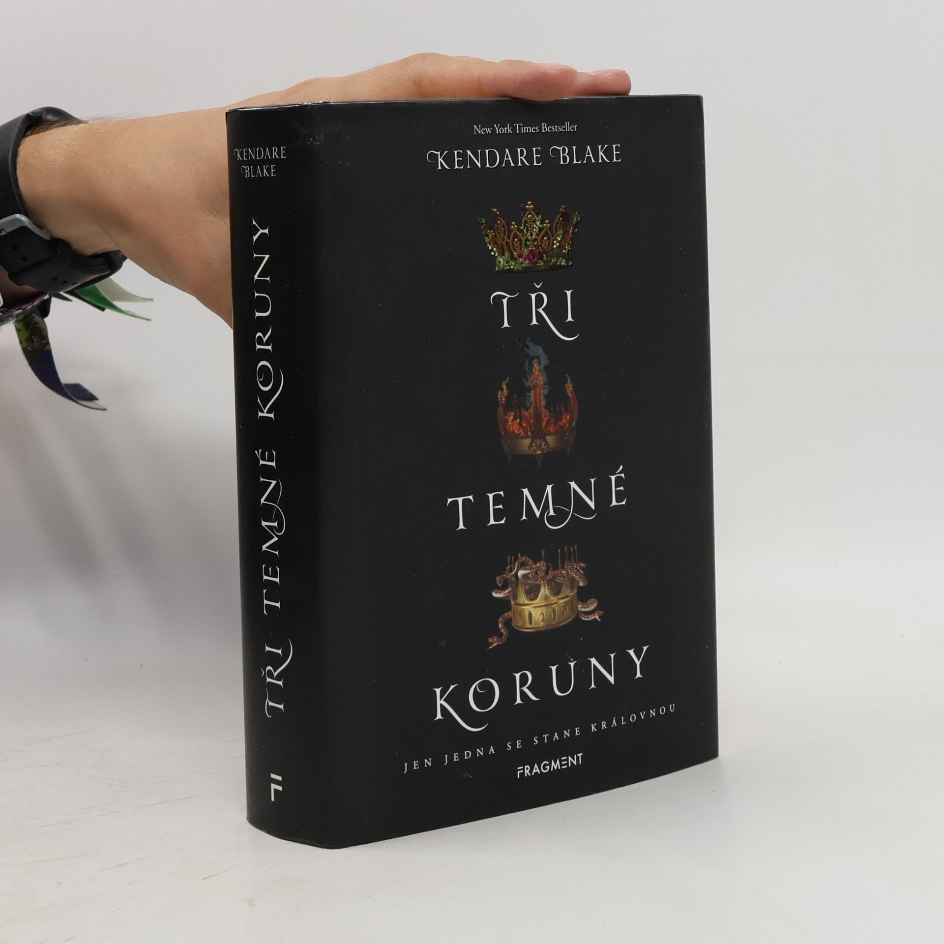 Kendare Blake Tři temné koruny