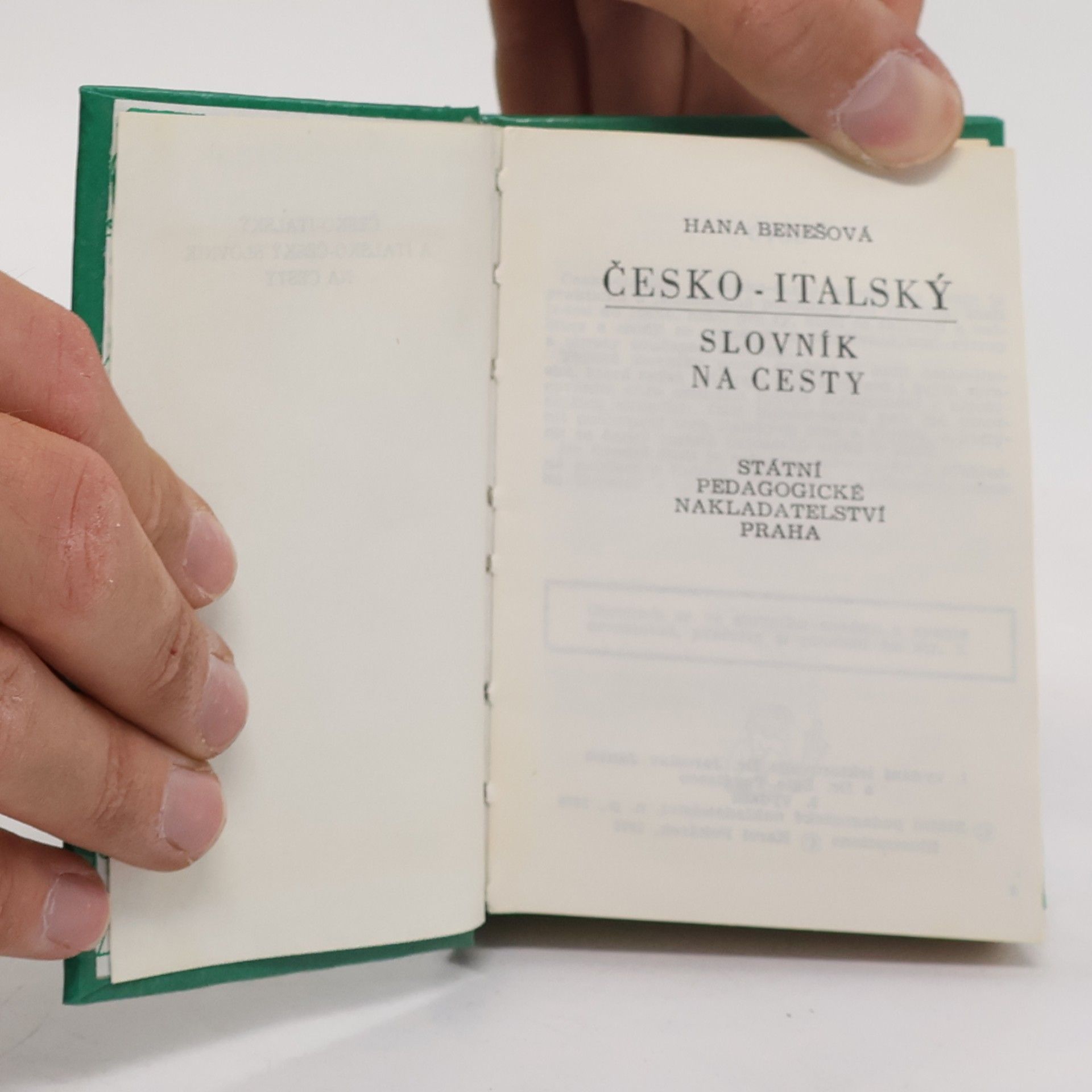 Hana Benešová Česko - italský a italsko - český slovník na cesty