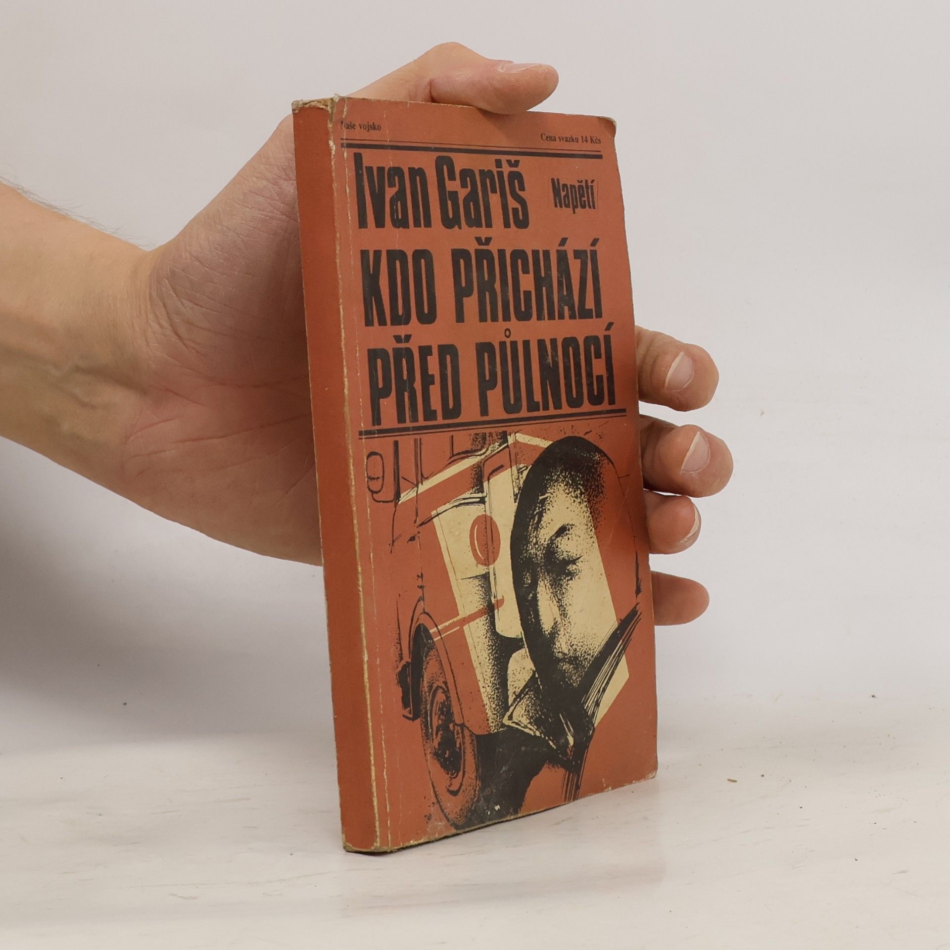 Ivan Gariš Kdo přichází před půlnocí