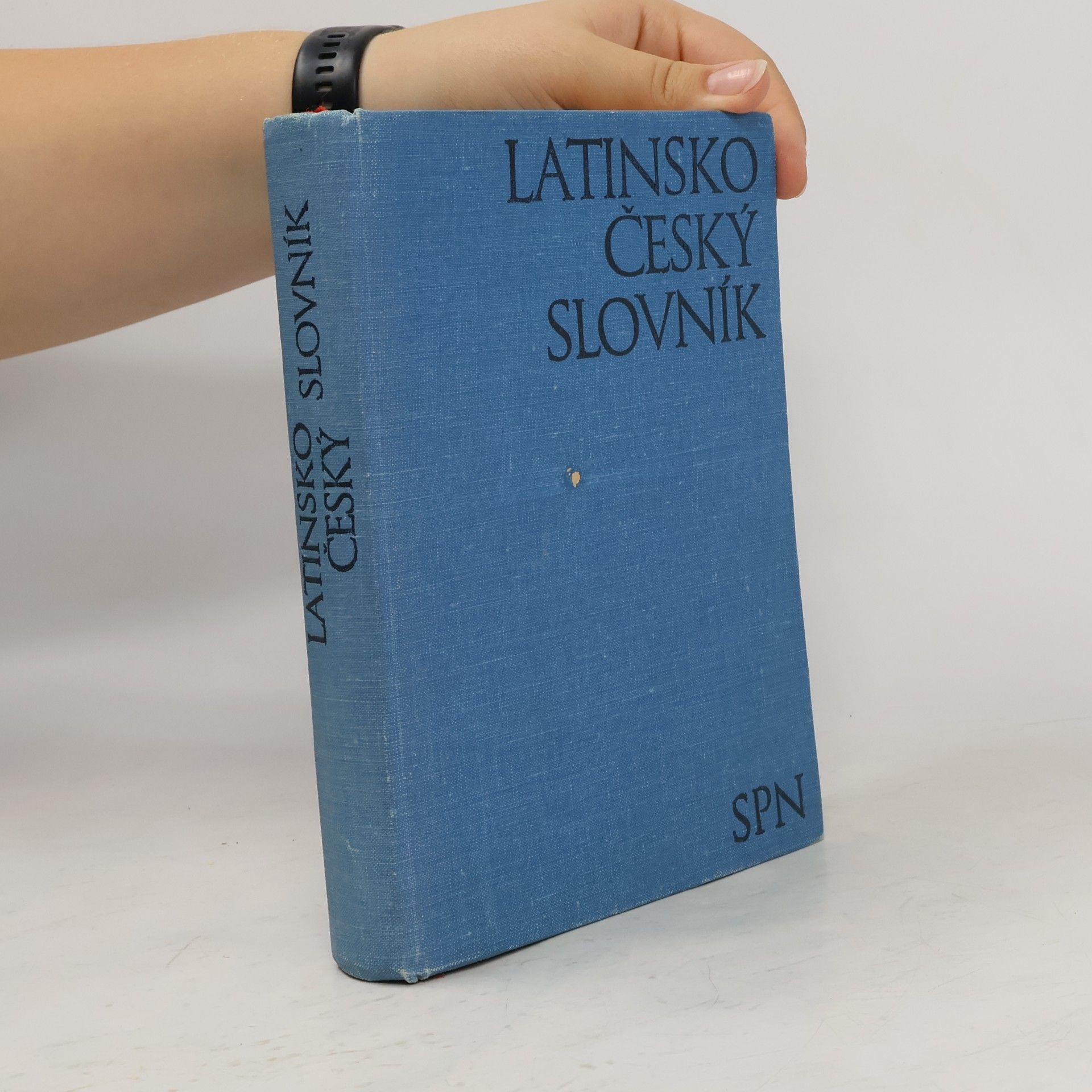 Autorenkollektiv Latinsko-český slovník