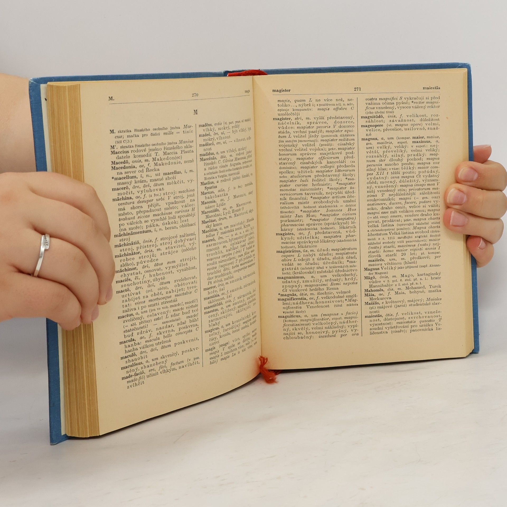 Autores varios Latinsko-český slovník